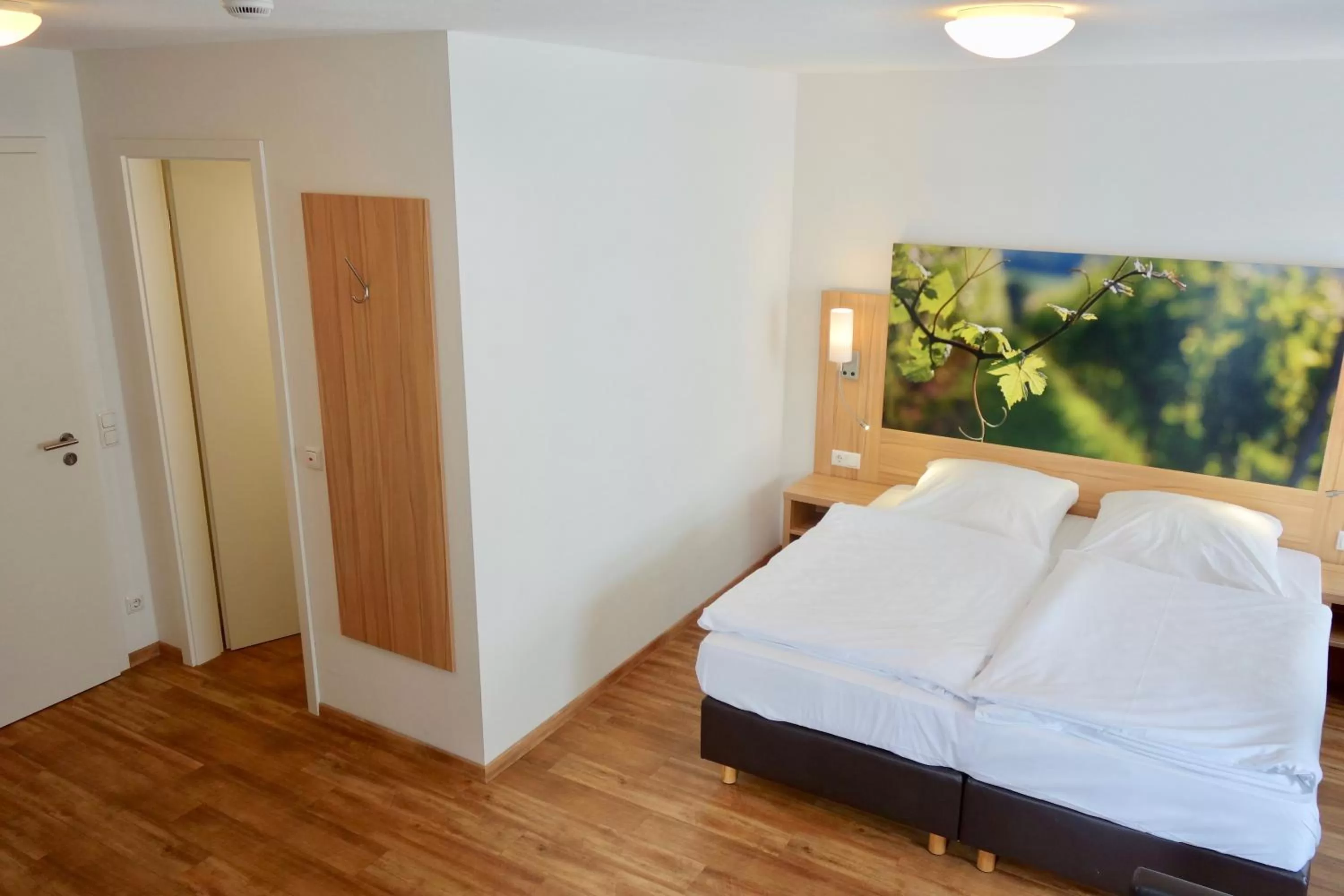 Photo of the whole room, Bed in Hotel Deutsches Haus