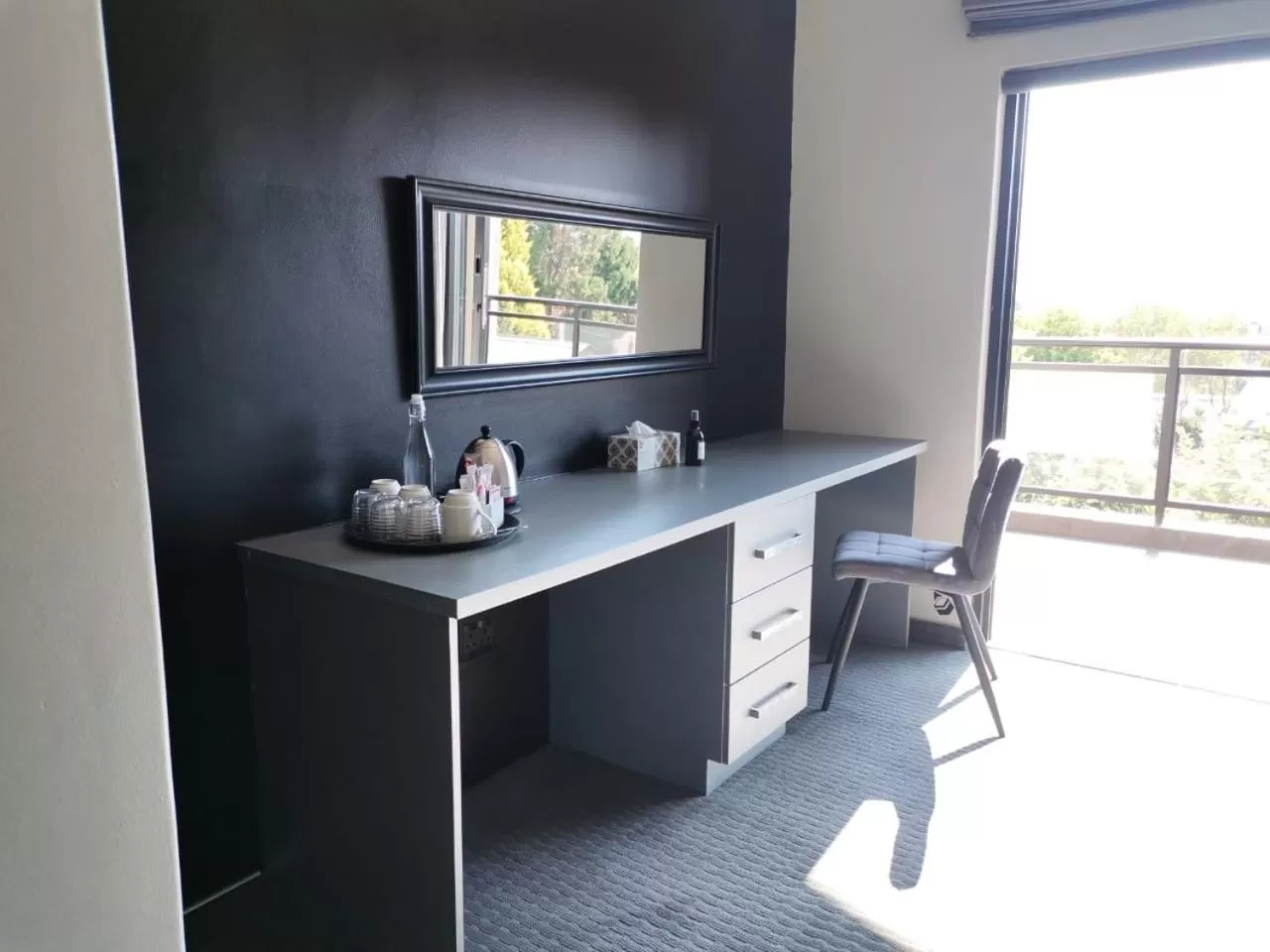 Coffee/tea facilities in The Raz