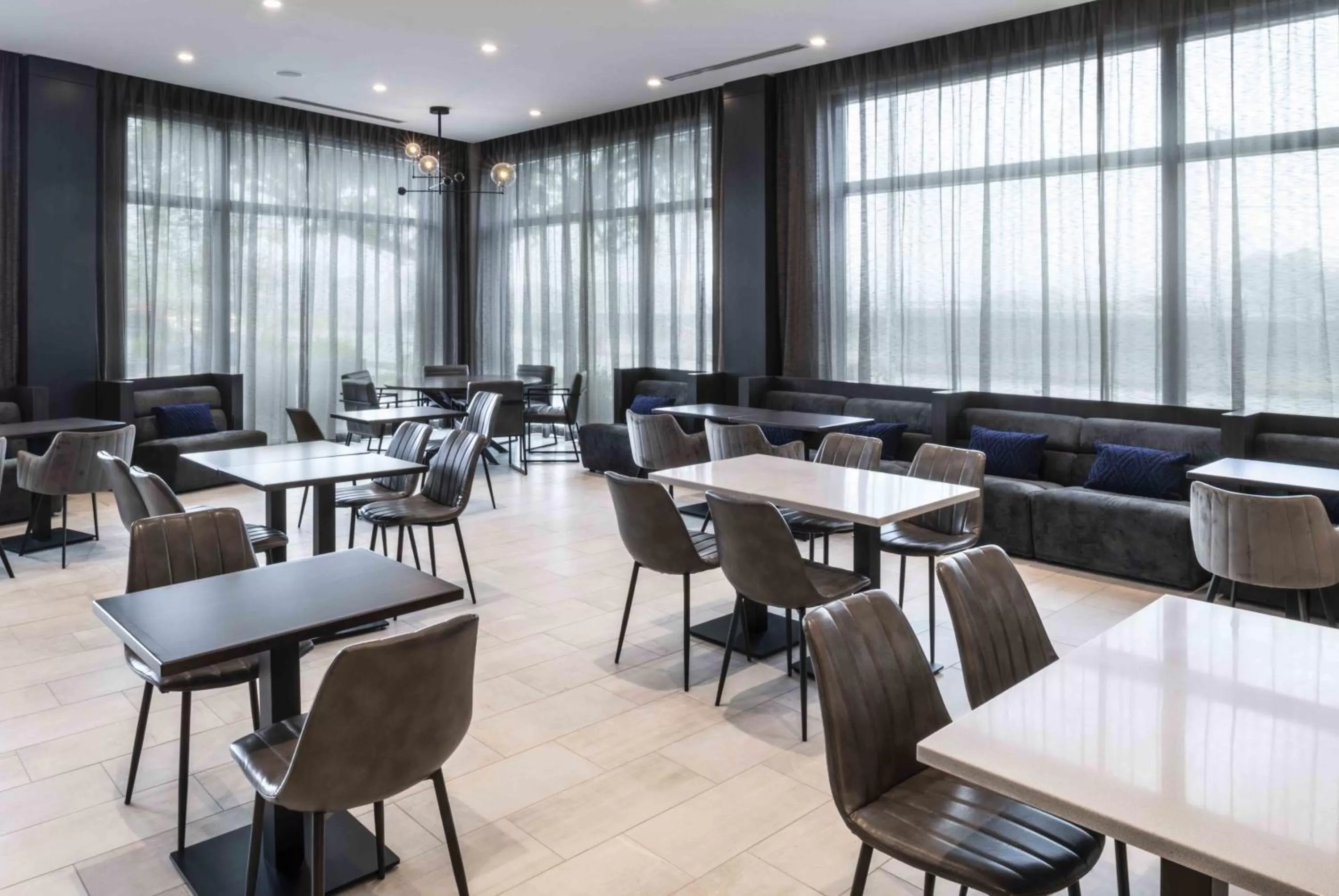 Restaurant/places to eat in Holiday Inn Express - Boston Logan Airport - Revere by IHG