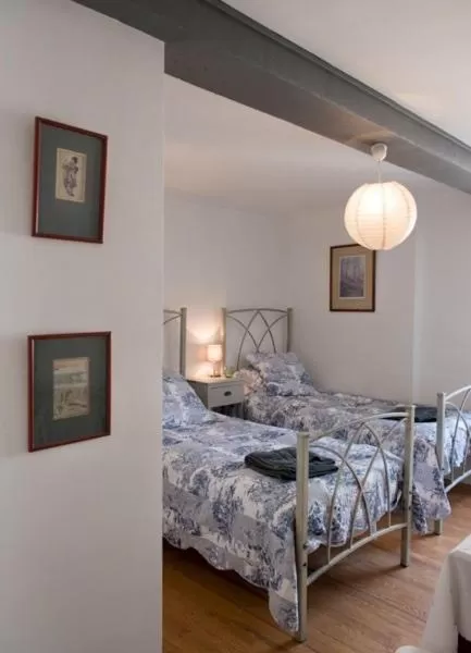 Bed in 39 Tour de Ville