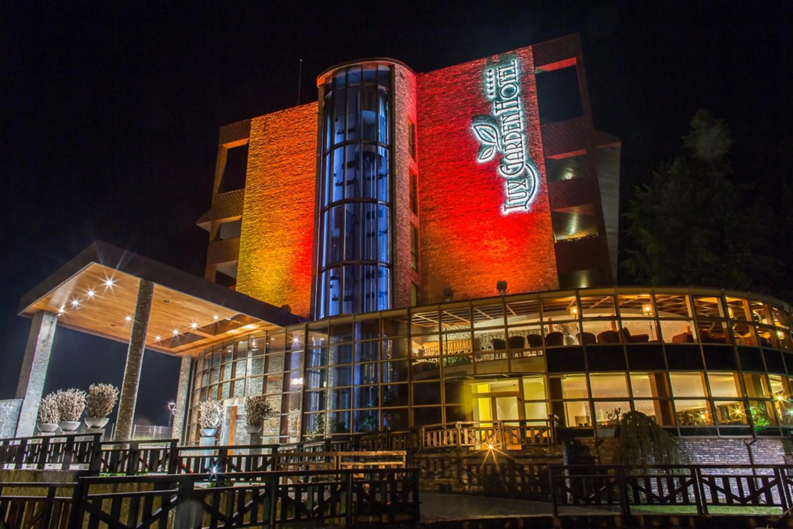 Facade/entrance in Lux Garden Hotel
