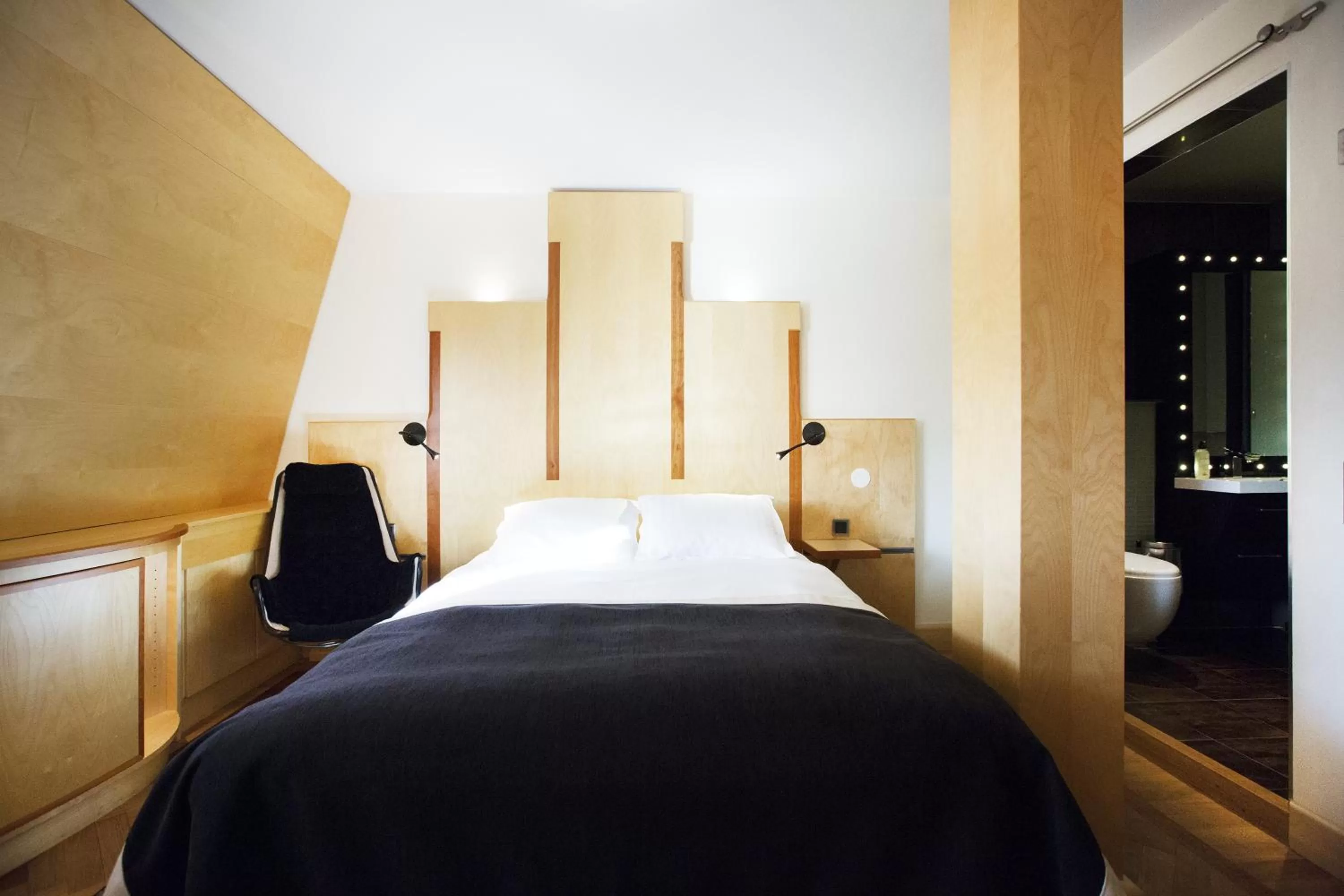 Bedroom, Bed in Hotel Lundia