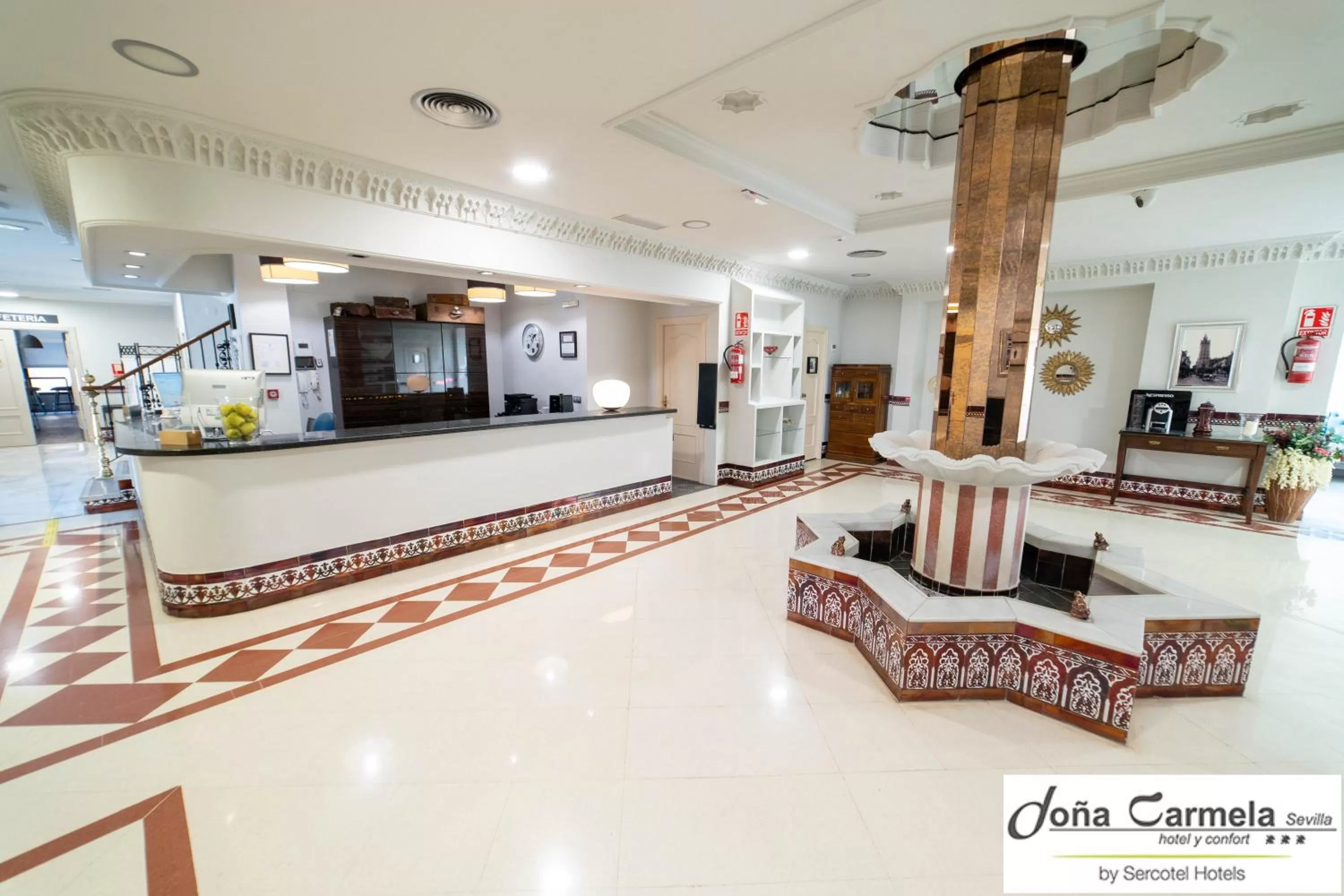 Lobby or reception in Hotel Sercotel Doña Carmela