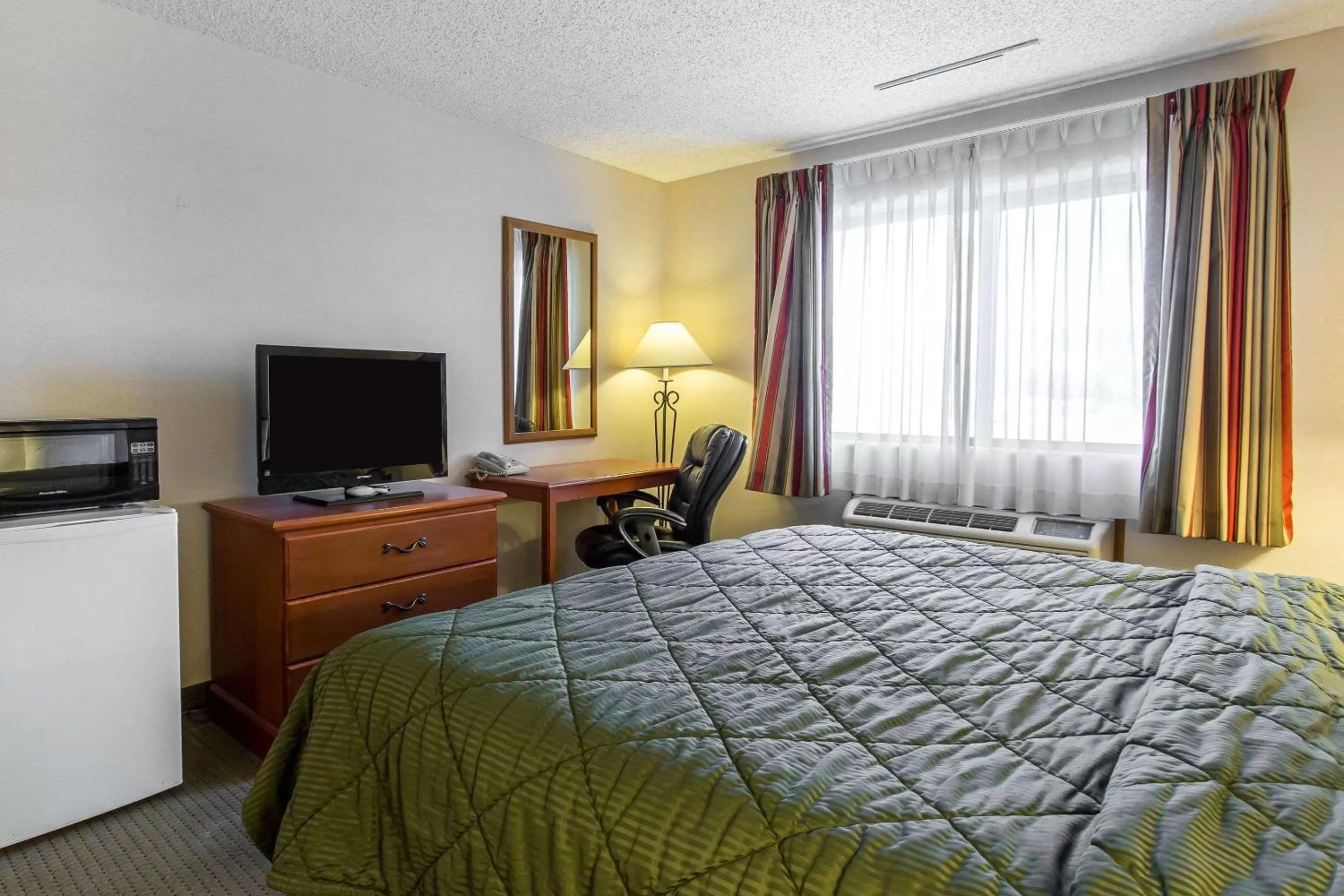 Photo of the whole room, Bed in Quality Inn Delta Gateway to Rocky Mountains