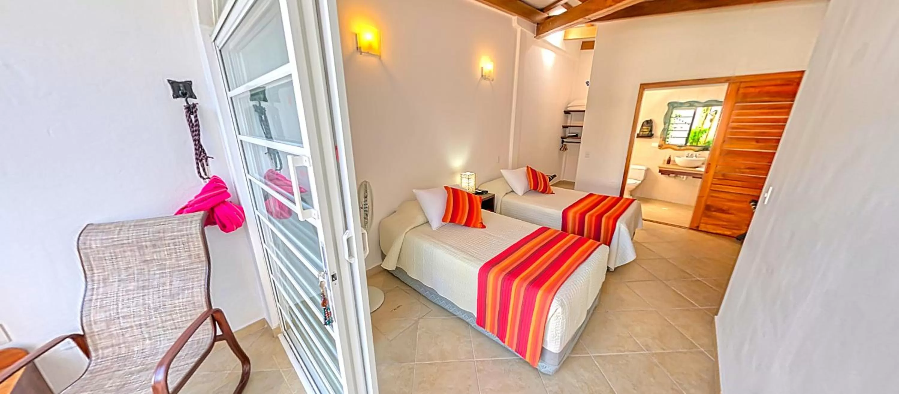 Bedroom, Bed in Hotel Galapagos Suites B&B