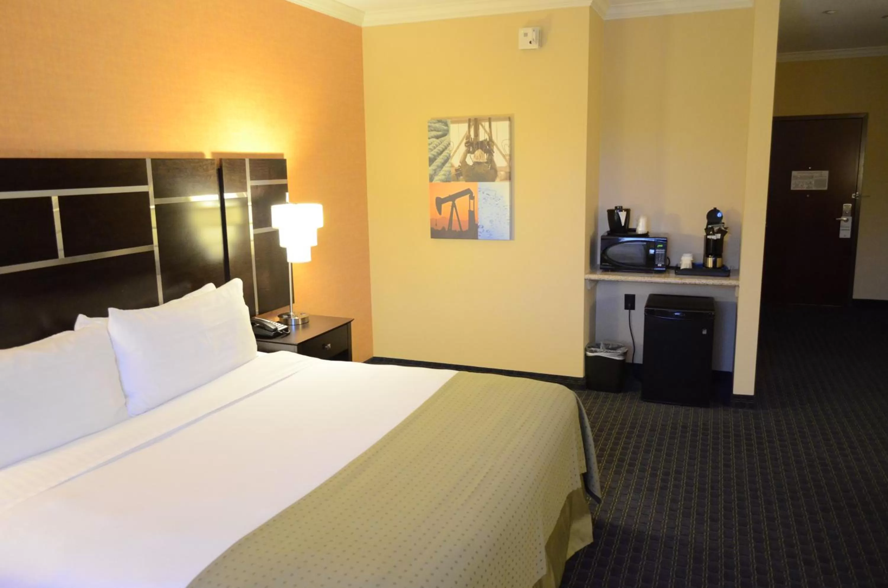Bed in Holiday Inn Houston East-Channelview by IHG