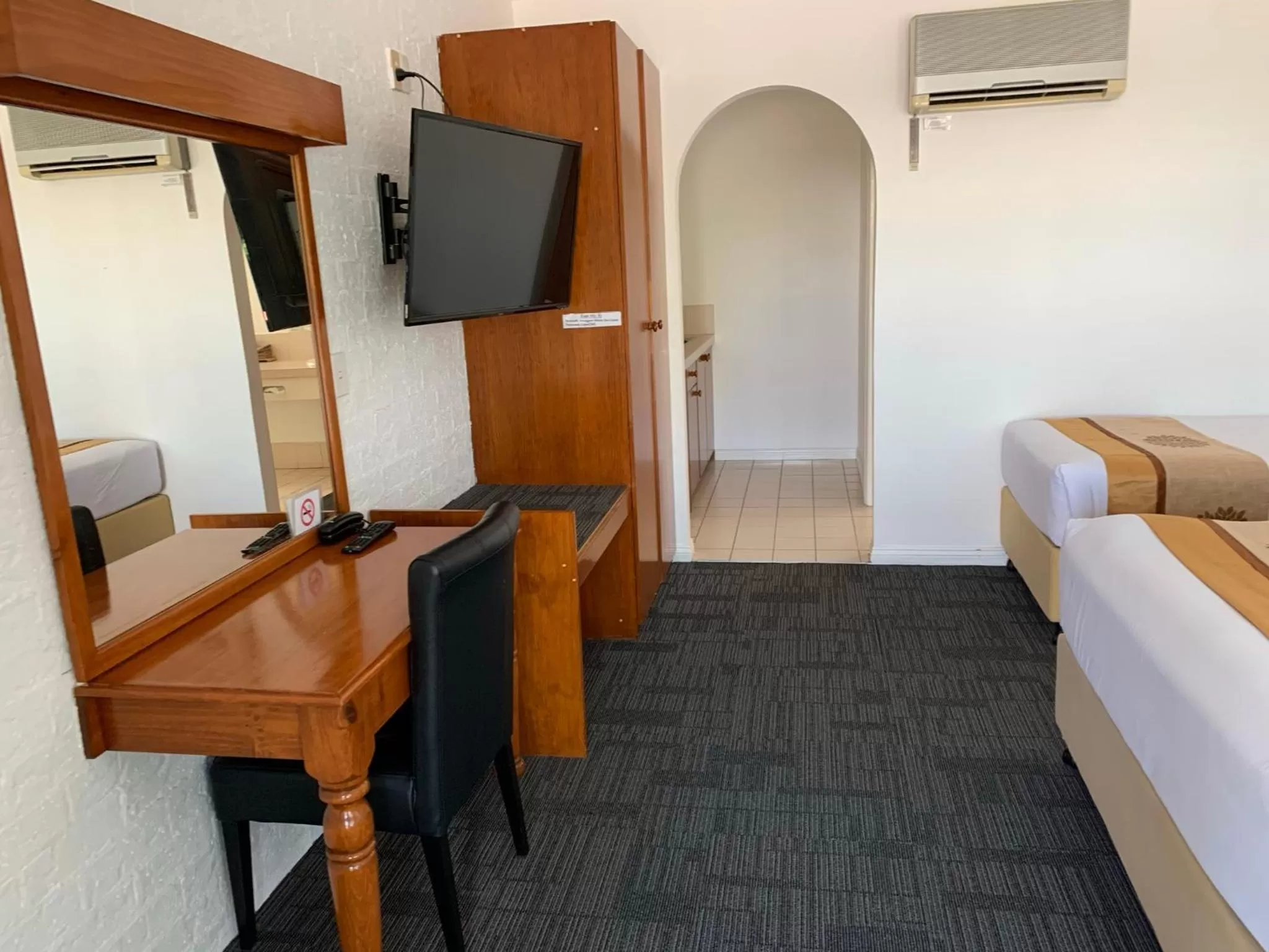 TV and multimedia, Bed in Swaggers Motor Inn