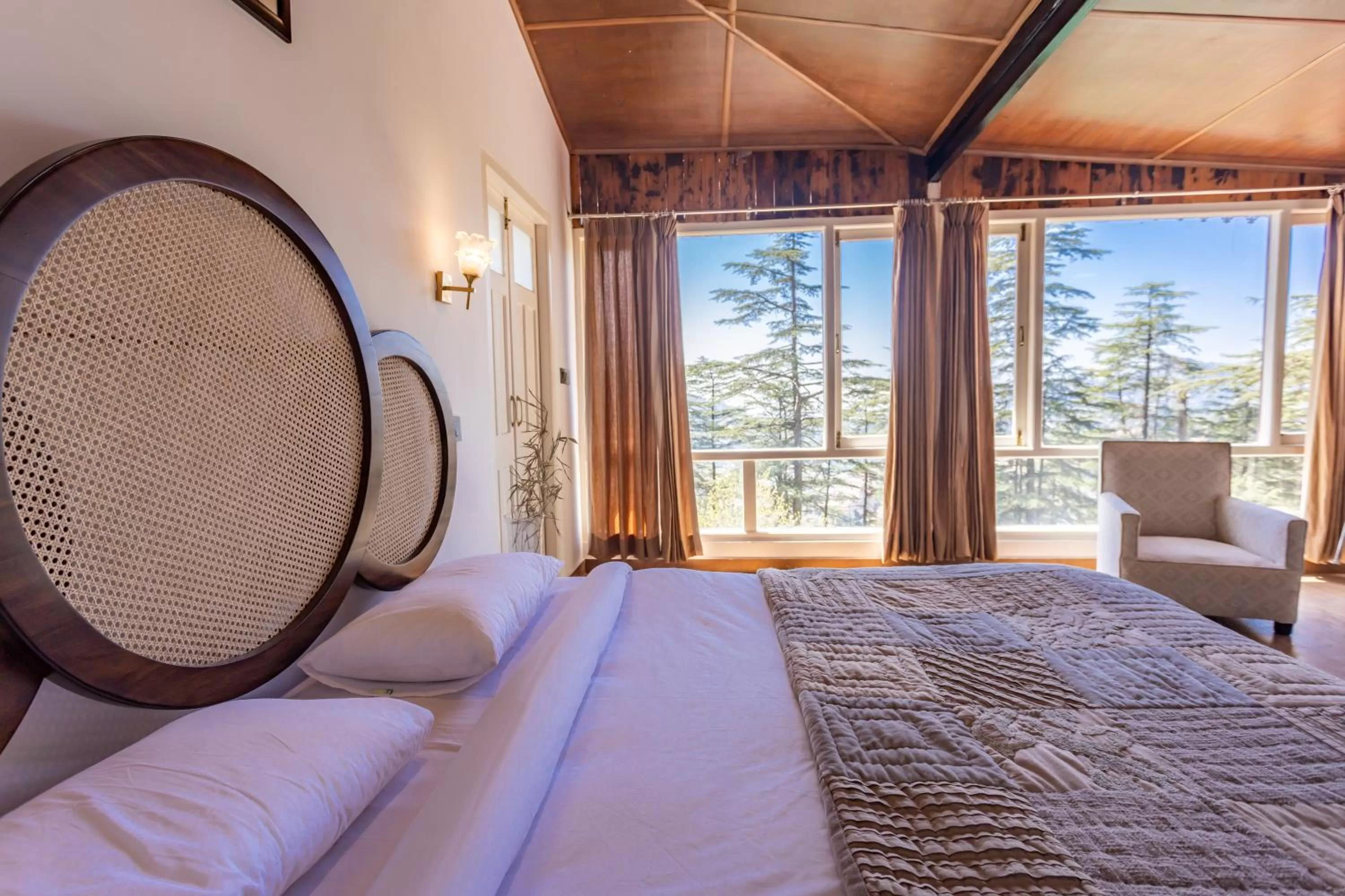 Photo of the whole room, Bed in Seclude Shimla, Taraview