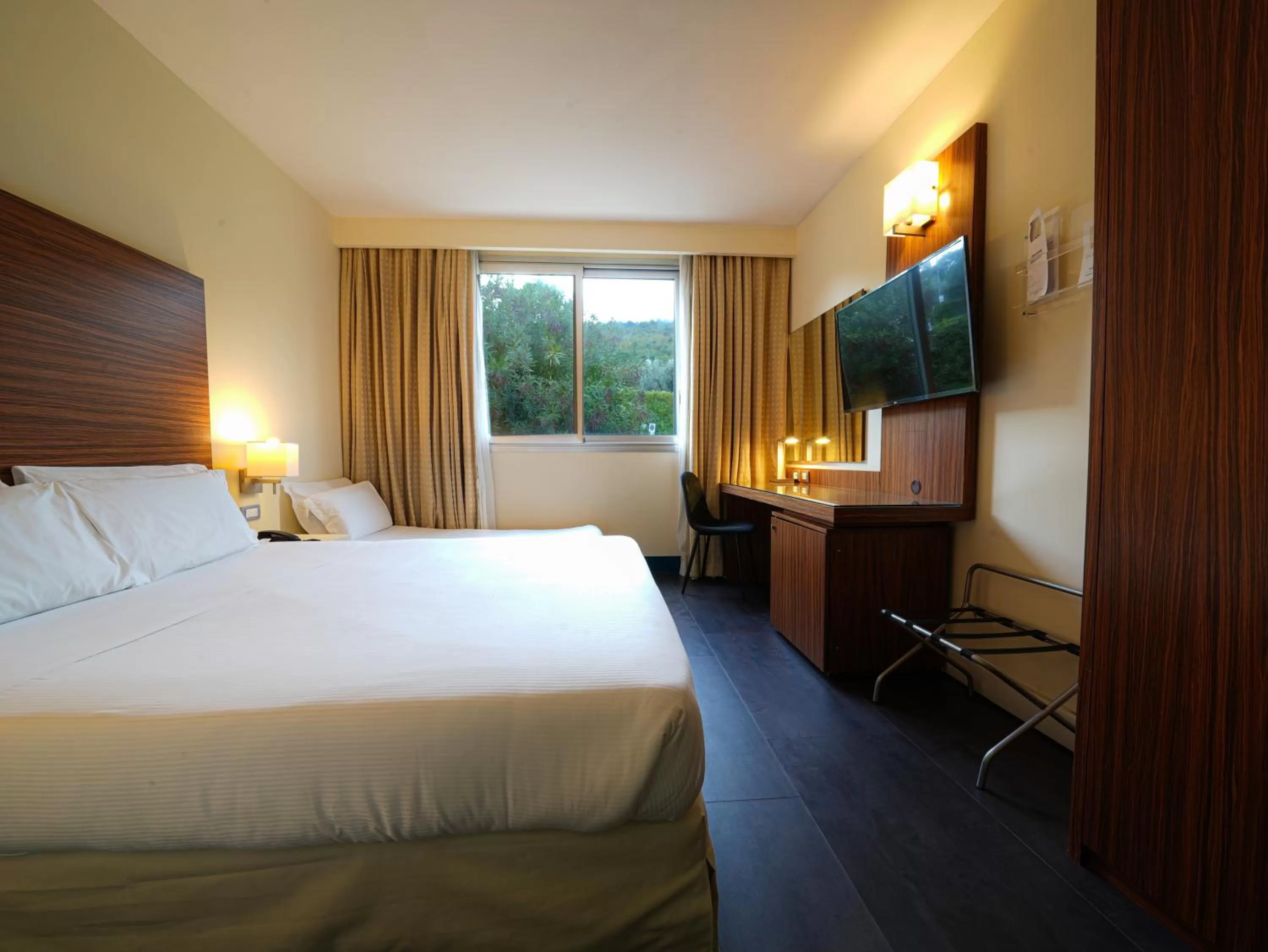 Bed in La Meridiana Bleisure Hotel