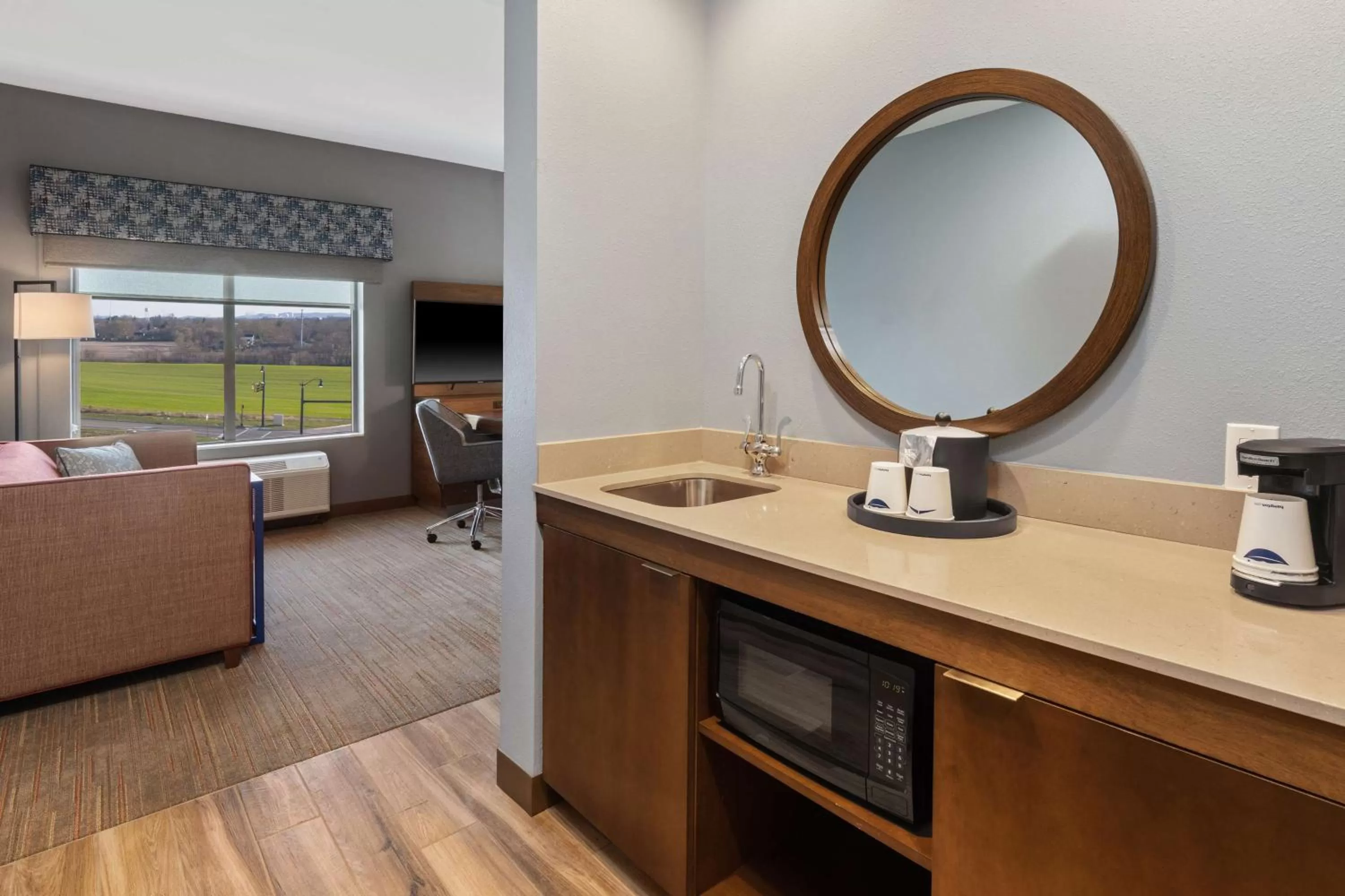 Photo of the whole room in Hampton Inn Circleville, Oh