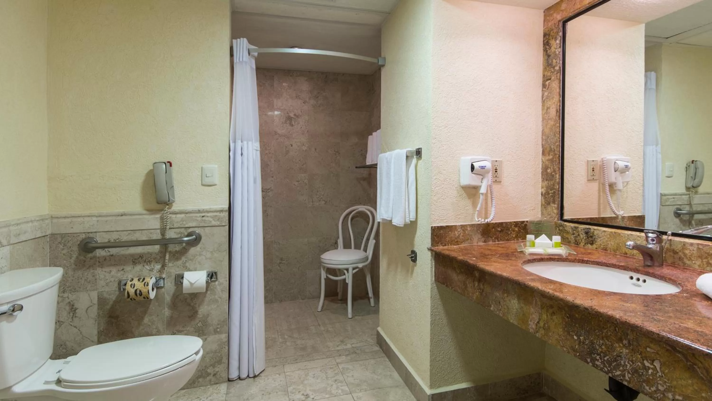 Bathroom in Holiday Inn Queretaro Centro Historico by IHG