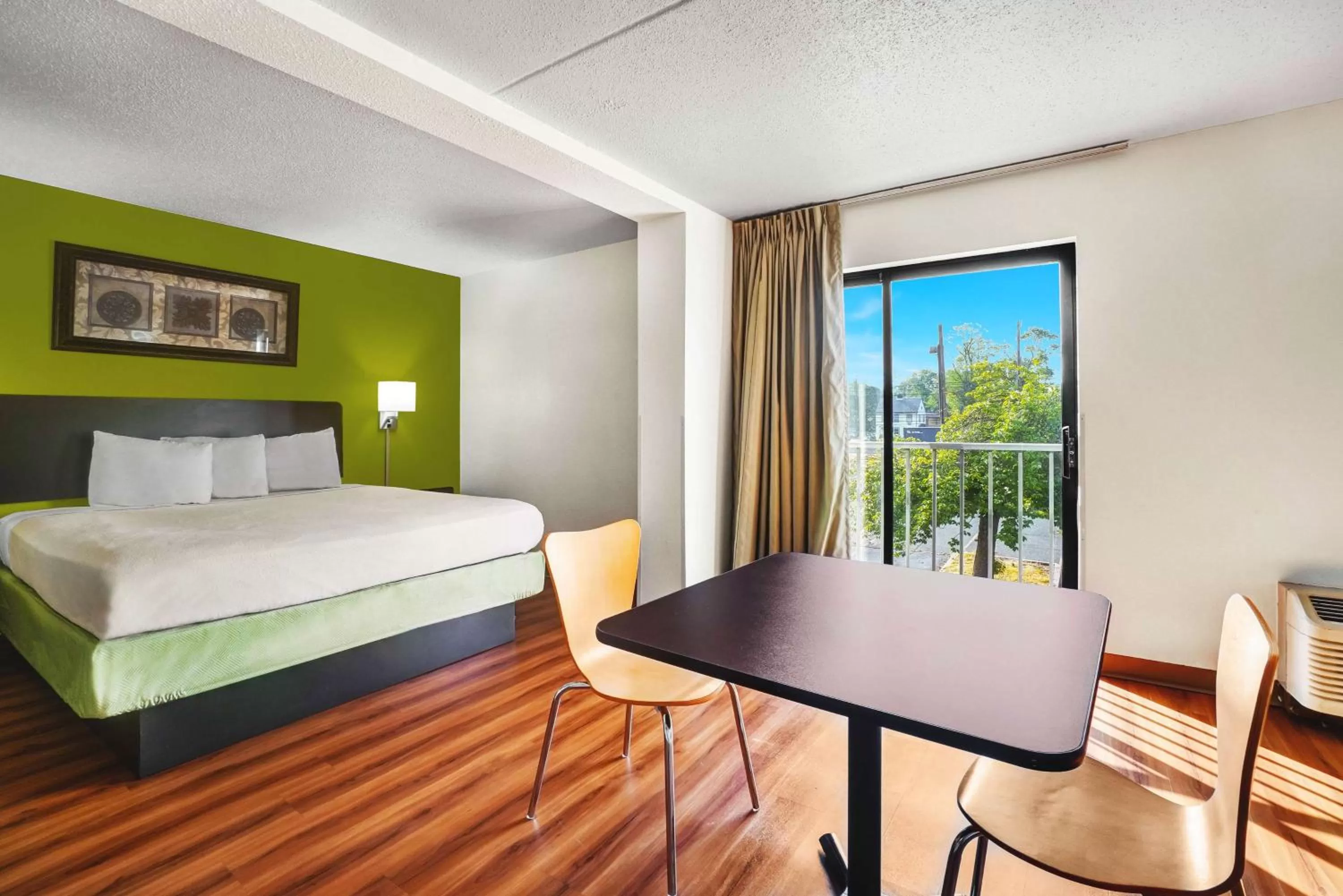 Photo of the whole room, Bed in Motel 6-Lawrenceville, NJ