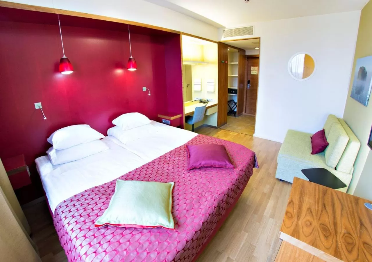 Photo of the whole room, Bed in Original Sokos Hotel Alexandra Jyväskylä