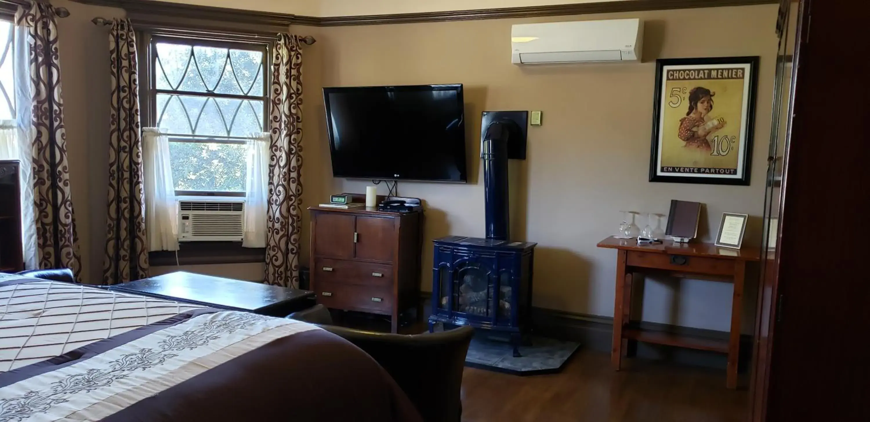 Cabernet House, an Old World Inn Cabernet House, an Old World Inn