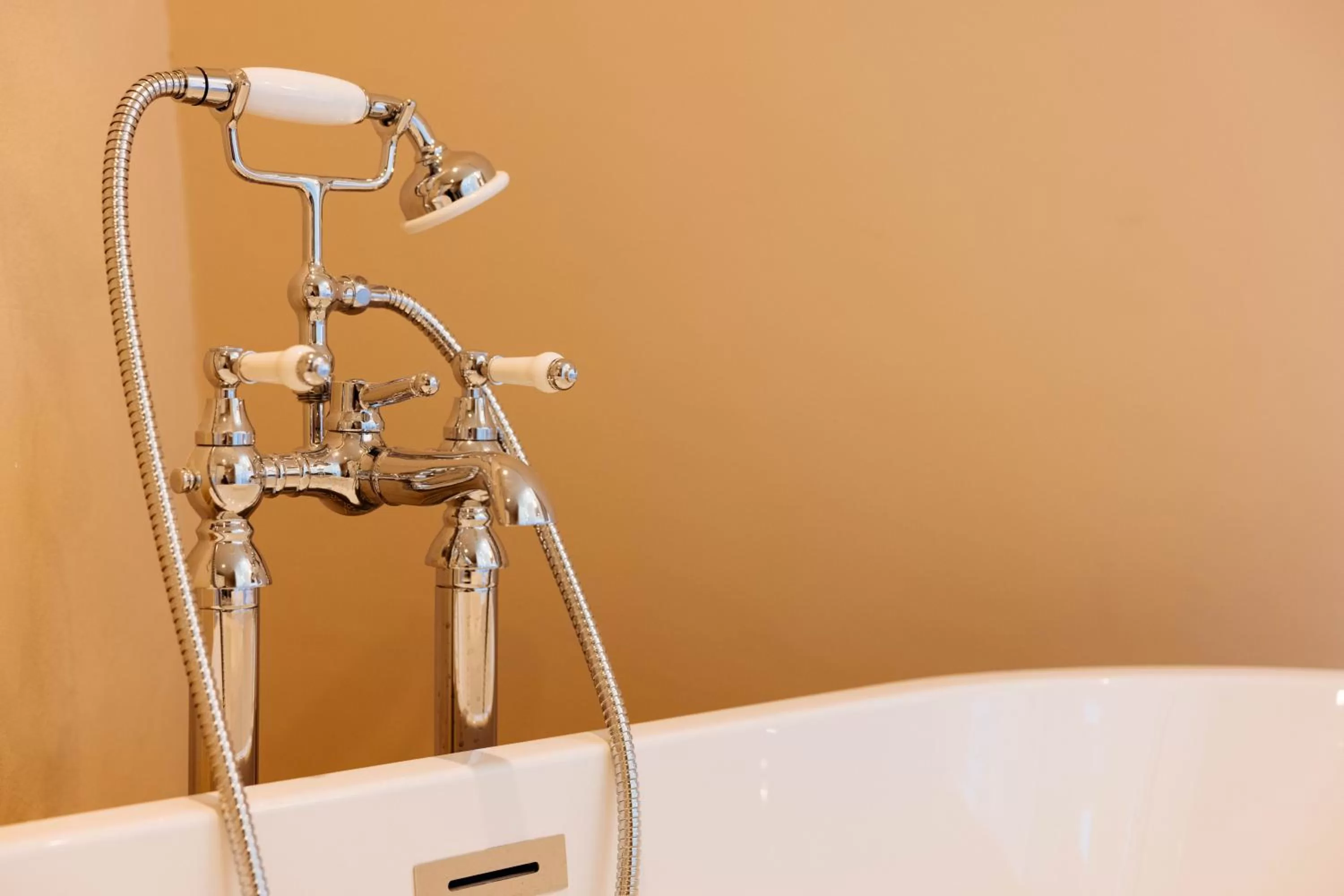 Bathroom in The Yard in Bath Hotel