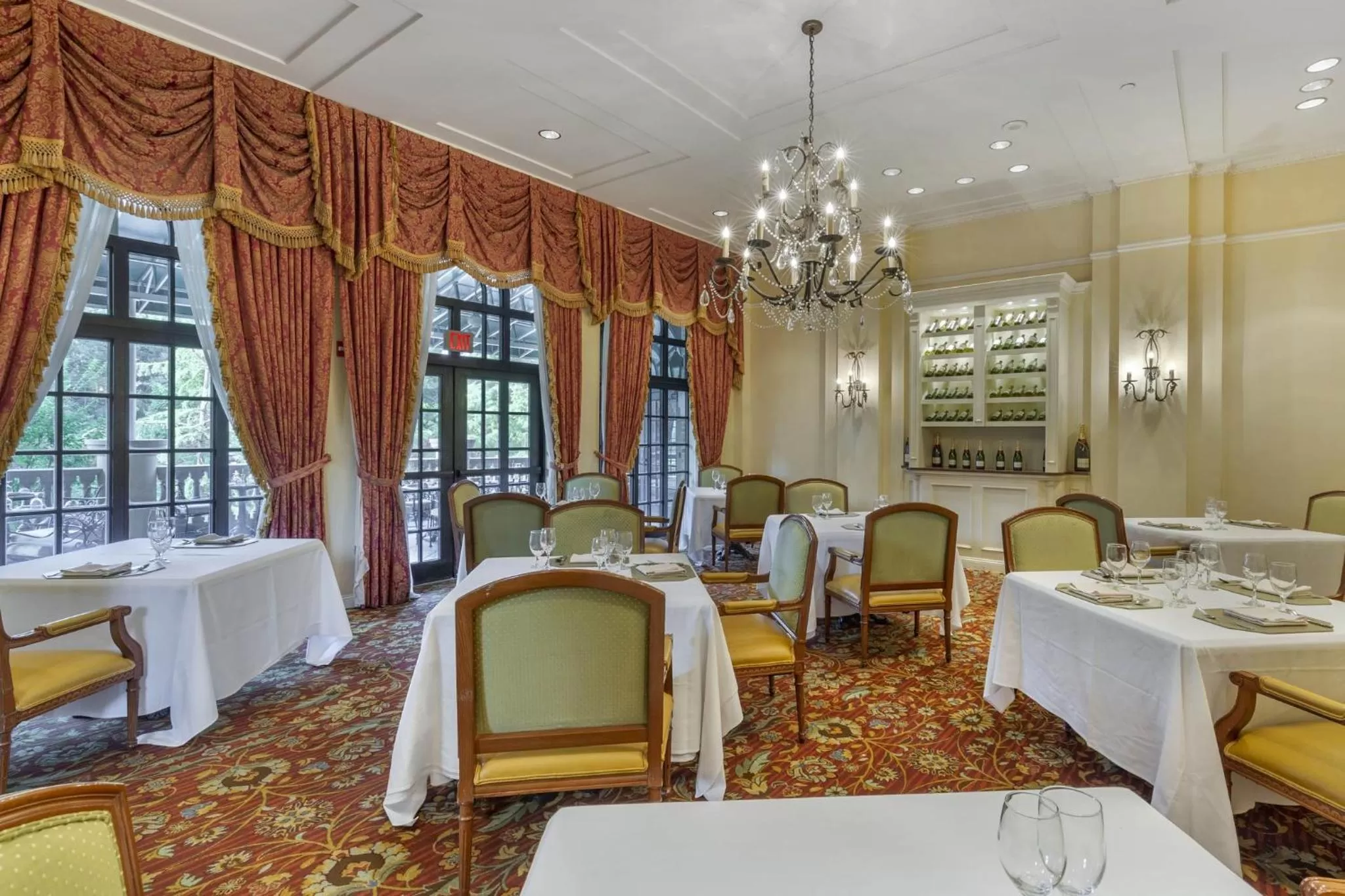 Restaurant/places to eat in Omni Shoreham Hotel