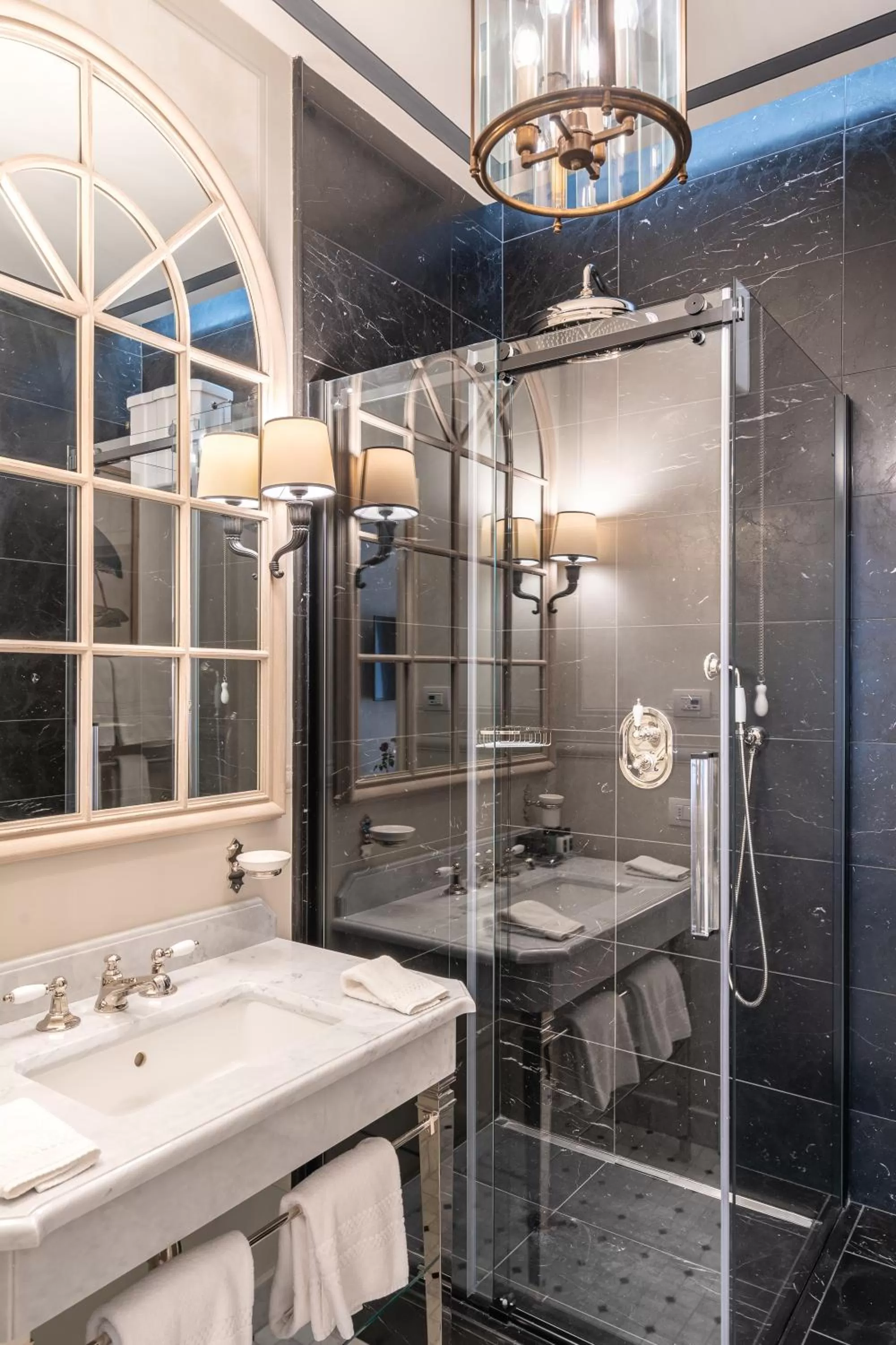 Bathroom in Corte Calzaiuoli Elegant Suites