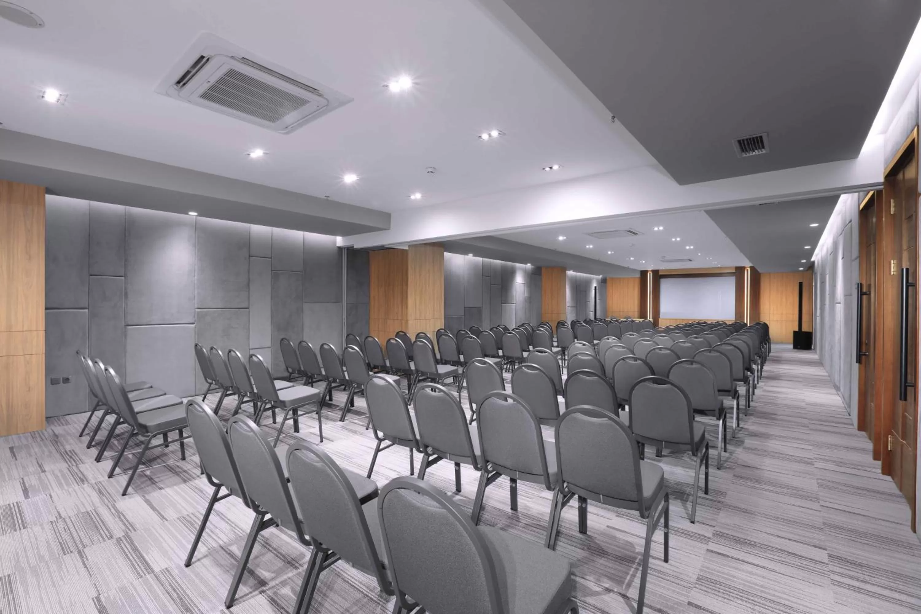 Meeting/conference room in Neo Hotel Puri Indah