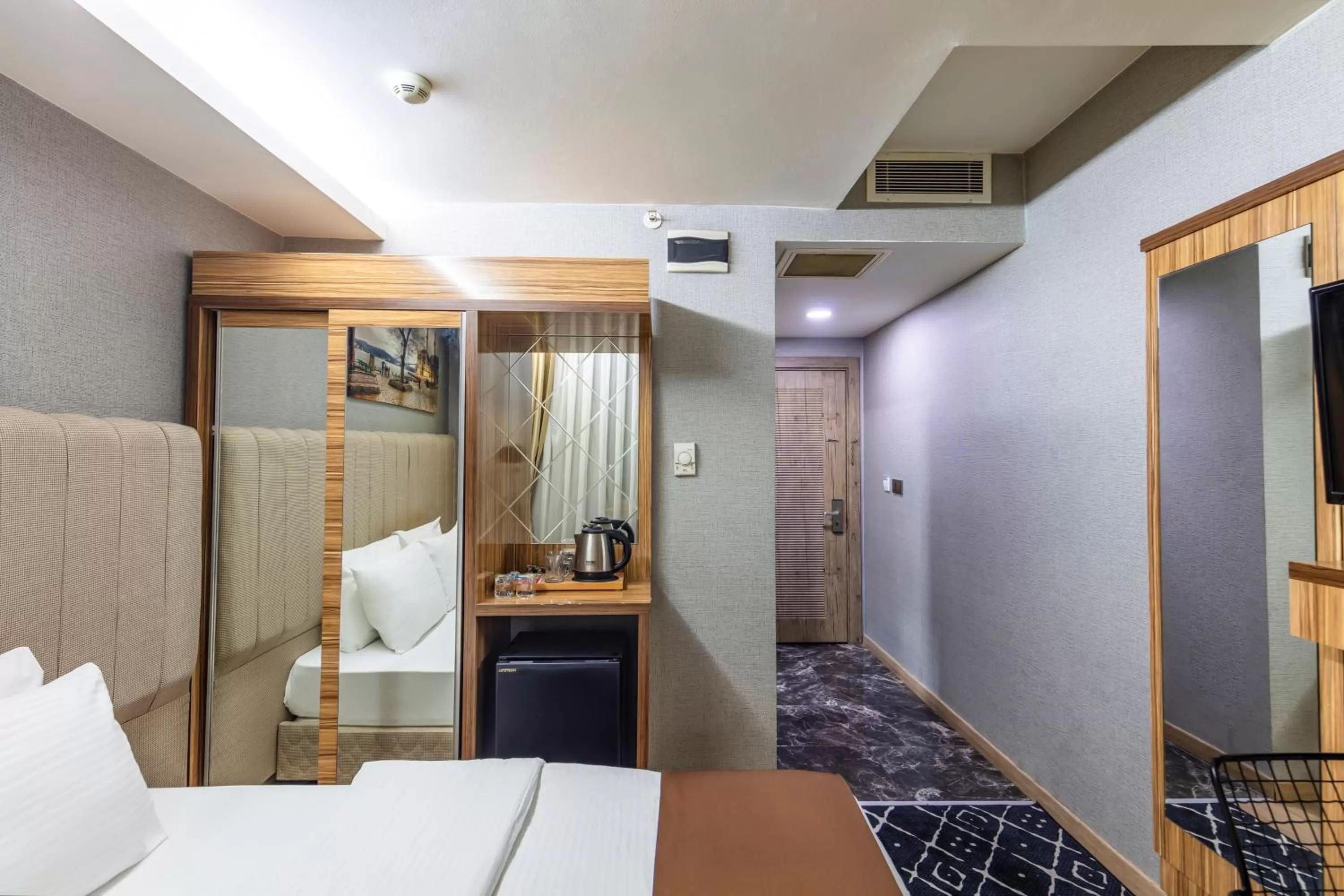 Coffee/tea facilities, Bed in Dem İstanbul Airport Hotel