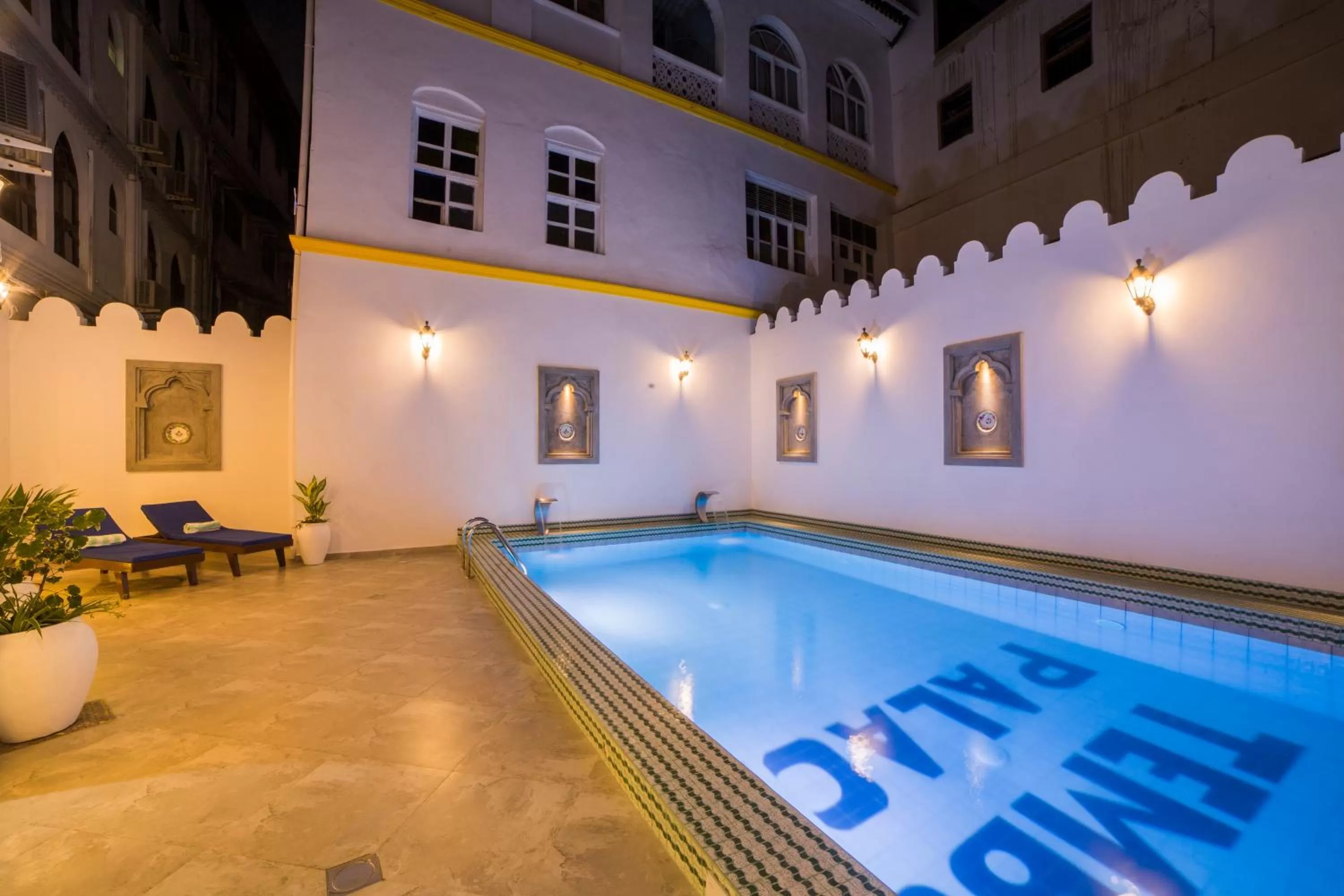 Swimming pool in Tembo House Hotel