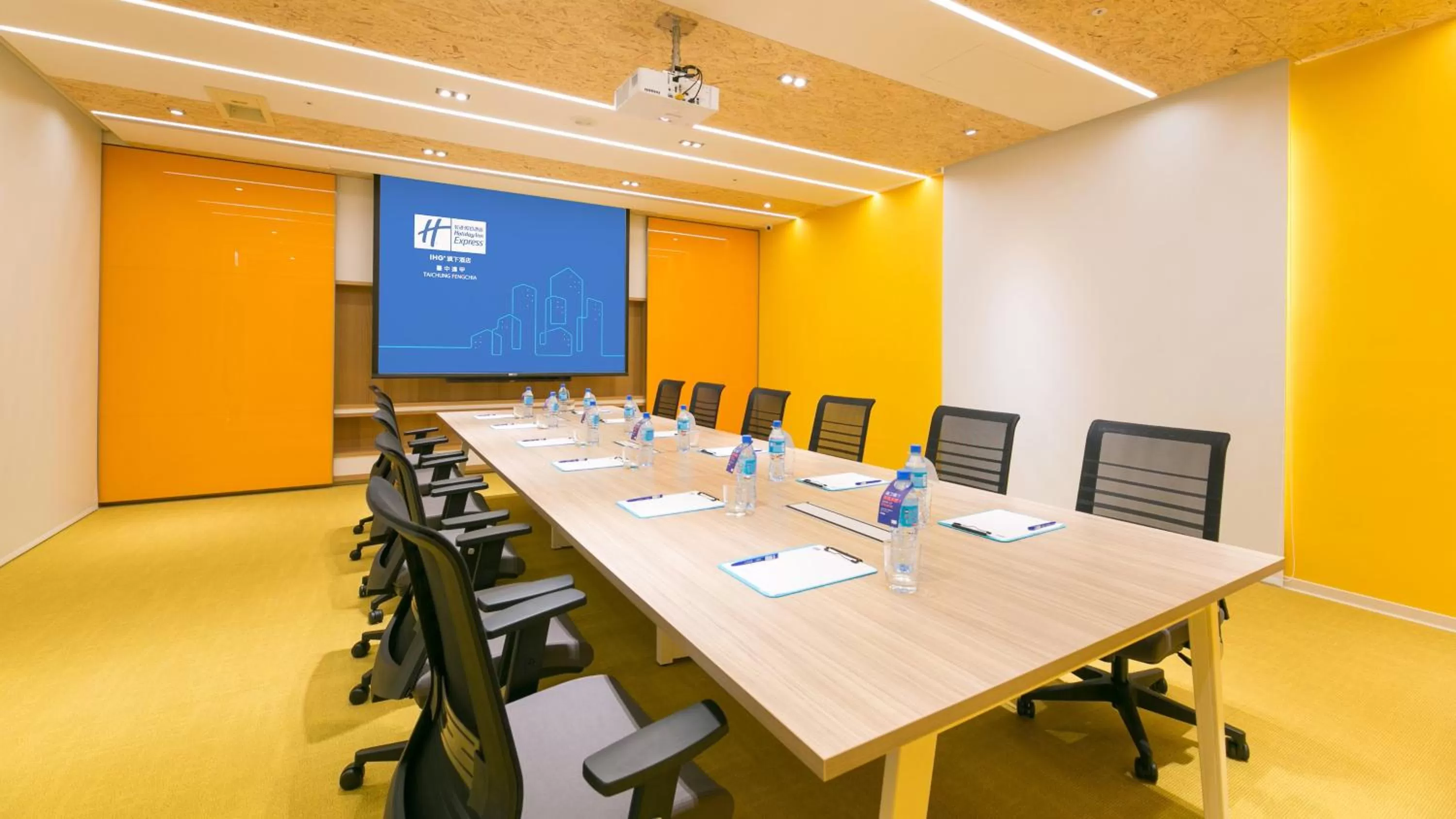 Meeting/conference room in Holiday Inn Express Taichung Fengchia by IHG