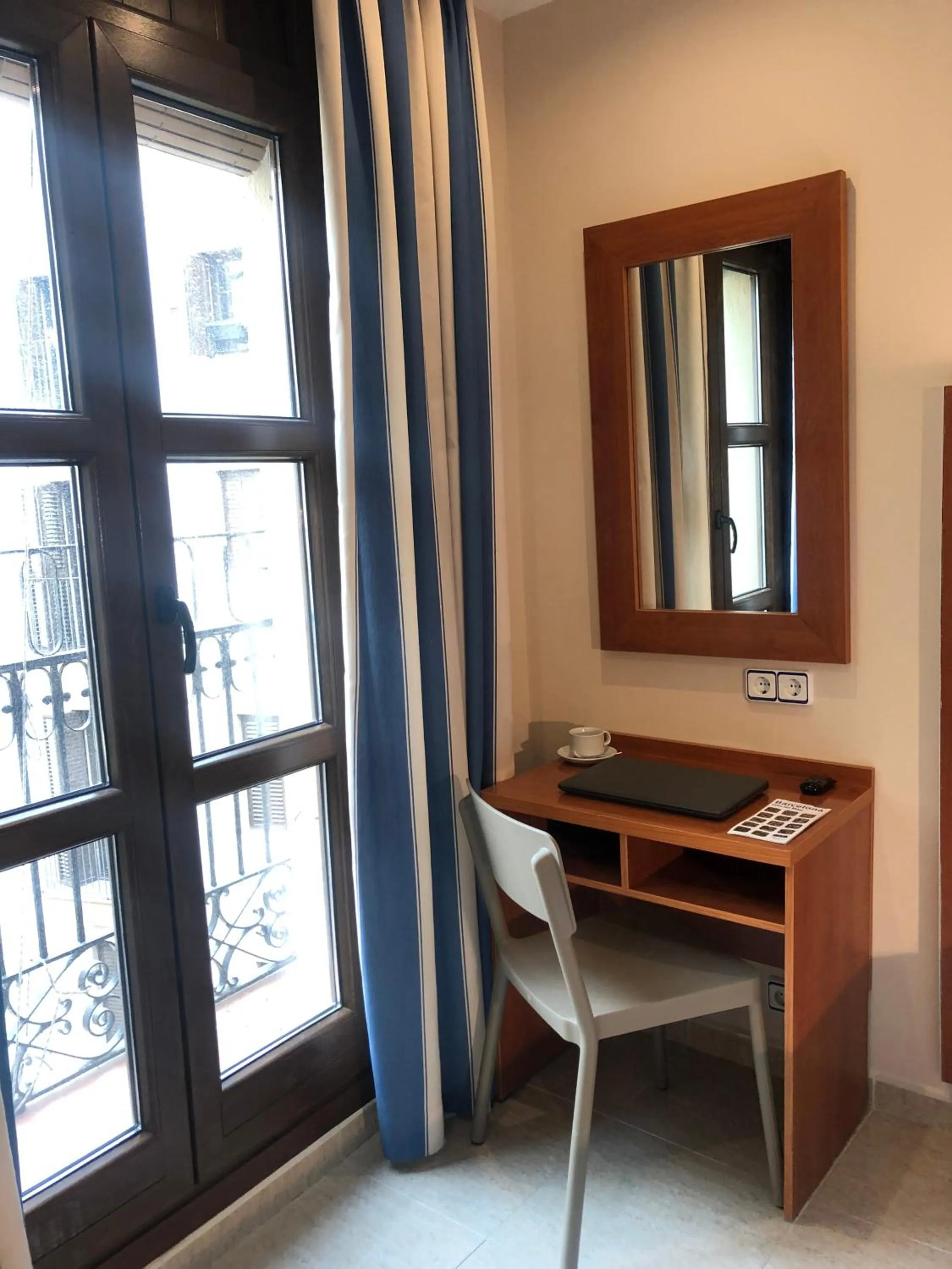 Photo of the whole room in Hotel Cantón