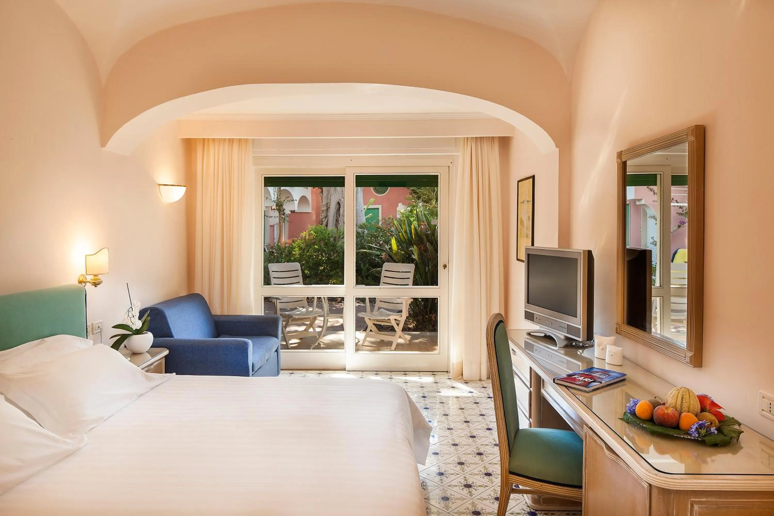 Photo of the whole room, Bed in Hotel Continental Ischia