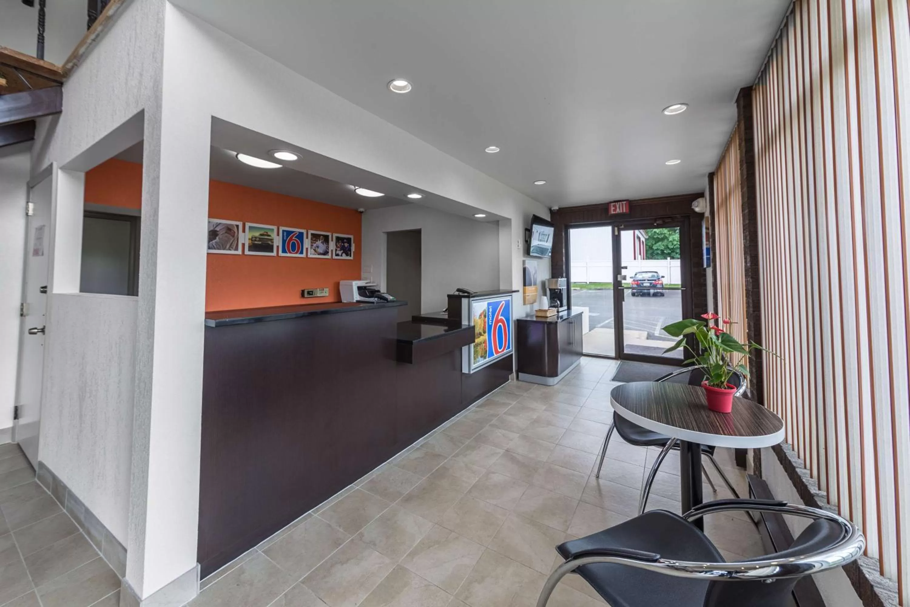 Lobby or reception in Motel 6-Warminster, PA