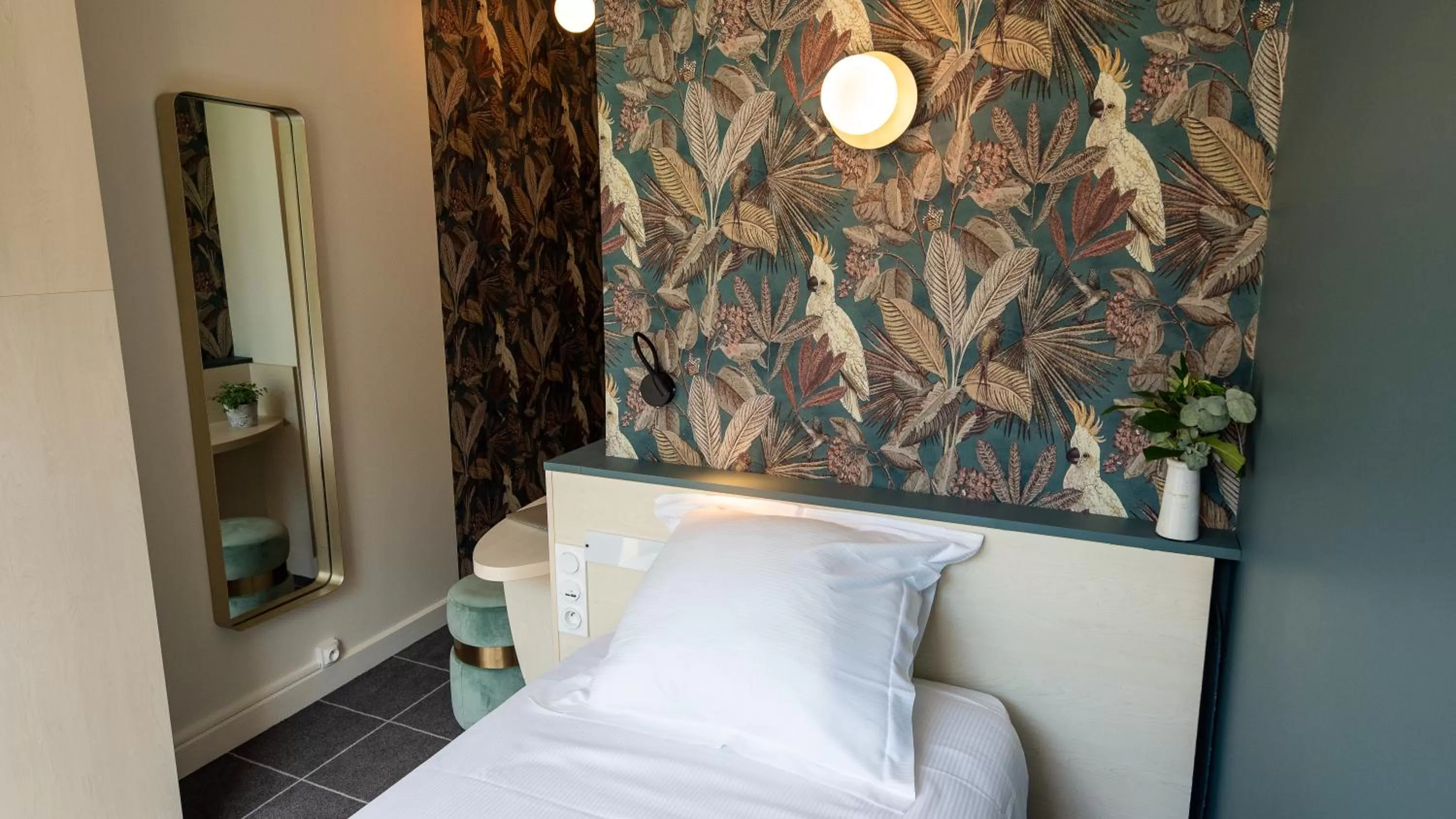 Photo of the whole room, Bed in Best Western Hotel du Lac Dunkerque- Restaurant ouvert 7/7 midi et soir