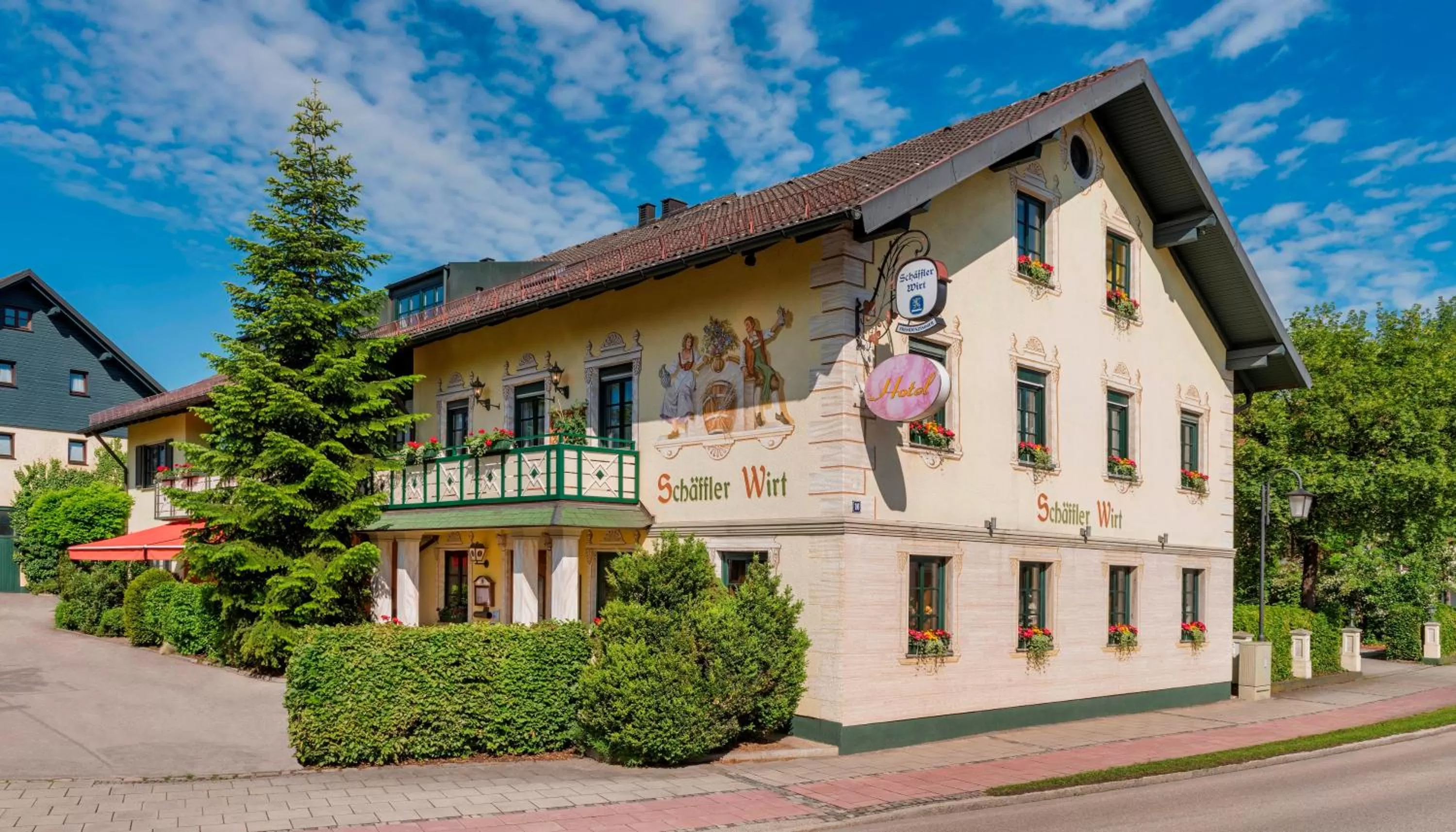 Property building in Hotel Schäfflerwirt