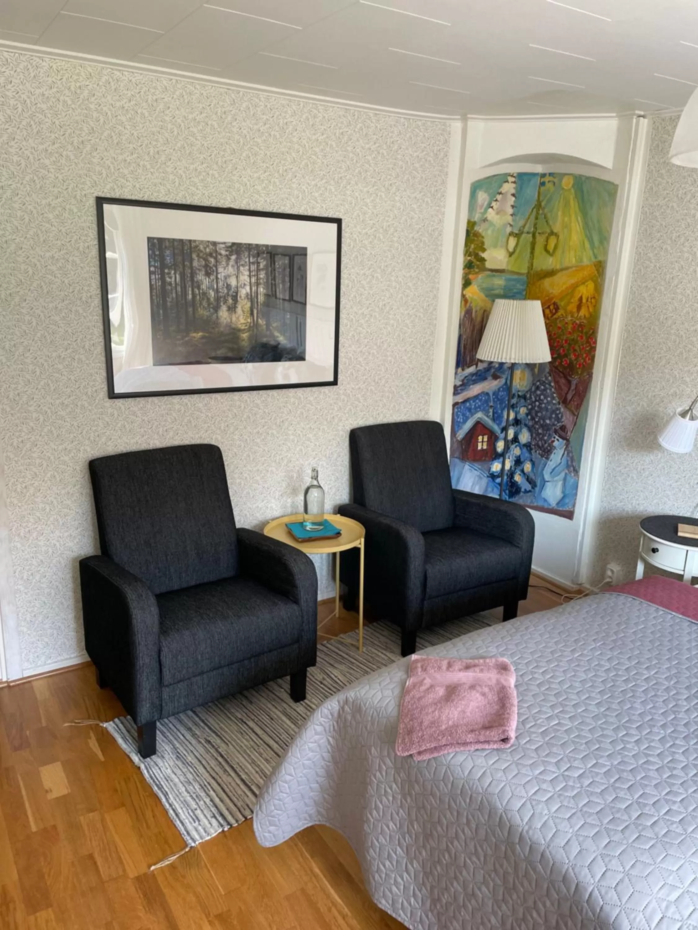 Photo of the whole room, Bed in Yaberg Affären