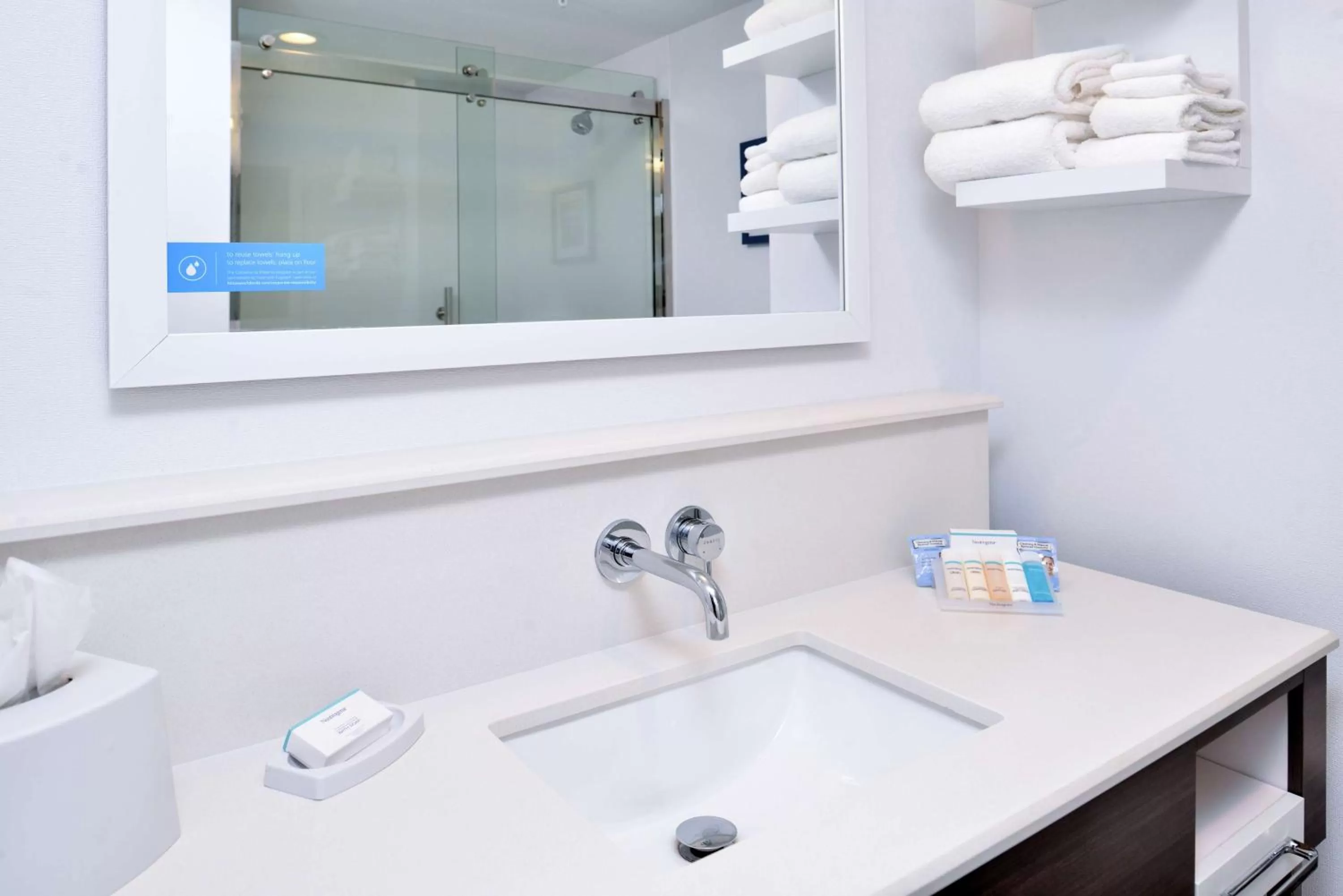 Bathroom in Hampton Inn Cedar Falls Downtown, Ia