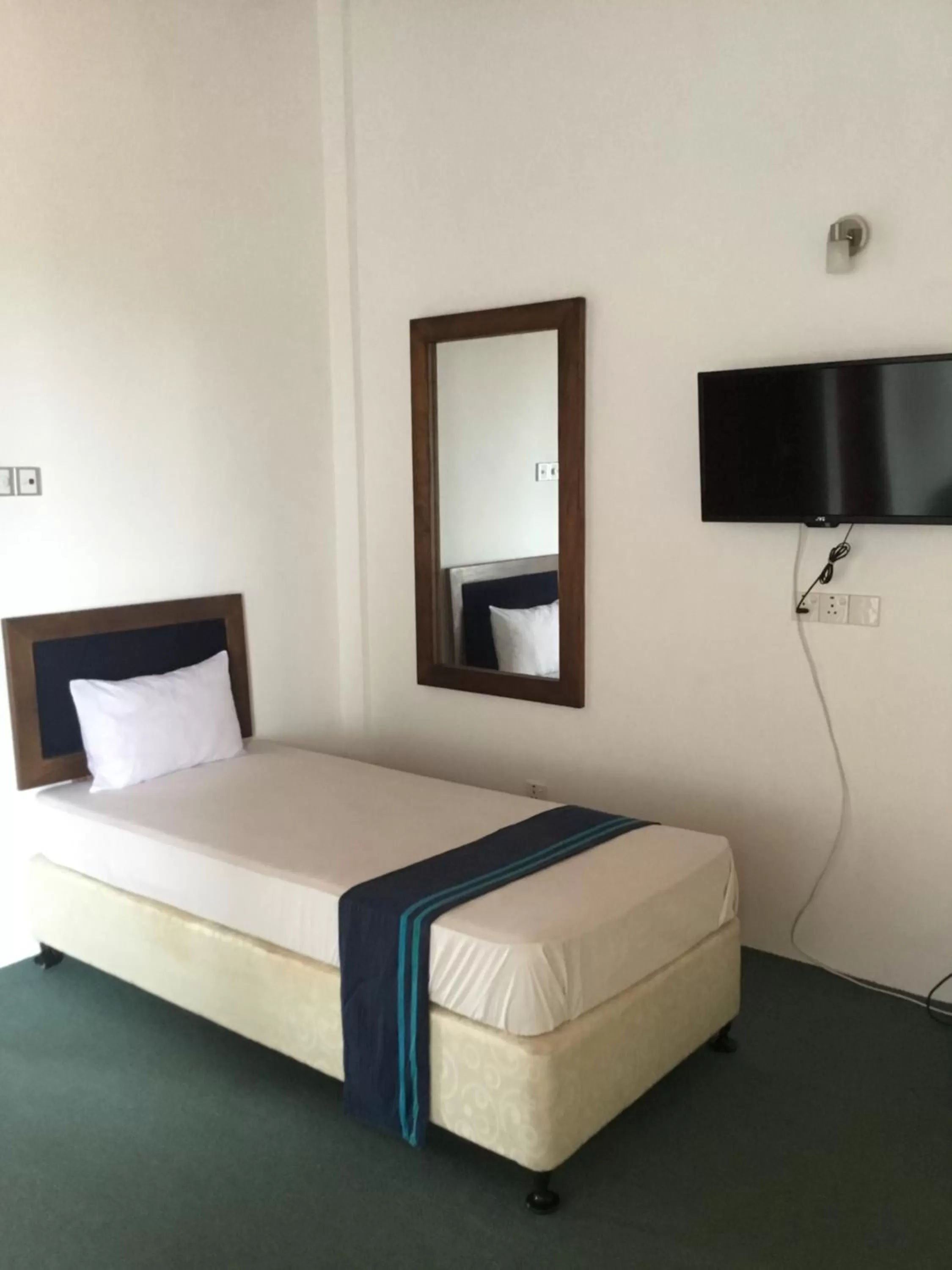 Bed in West Inn Colombo