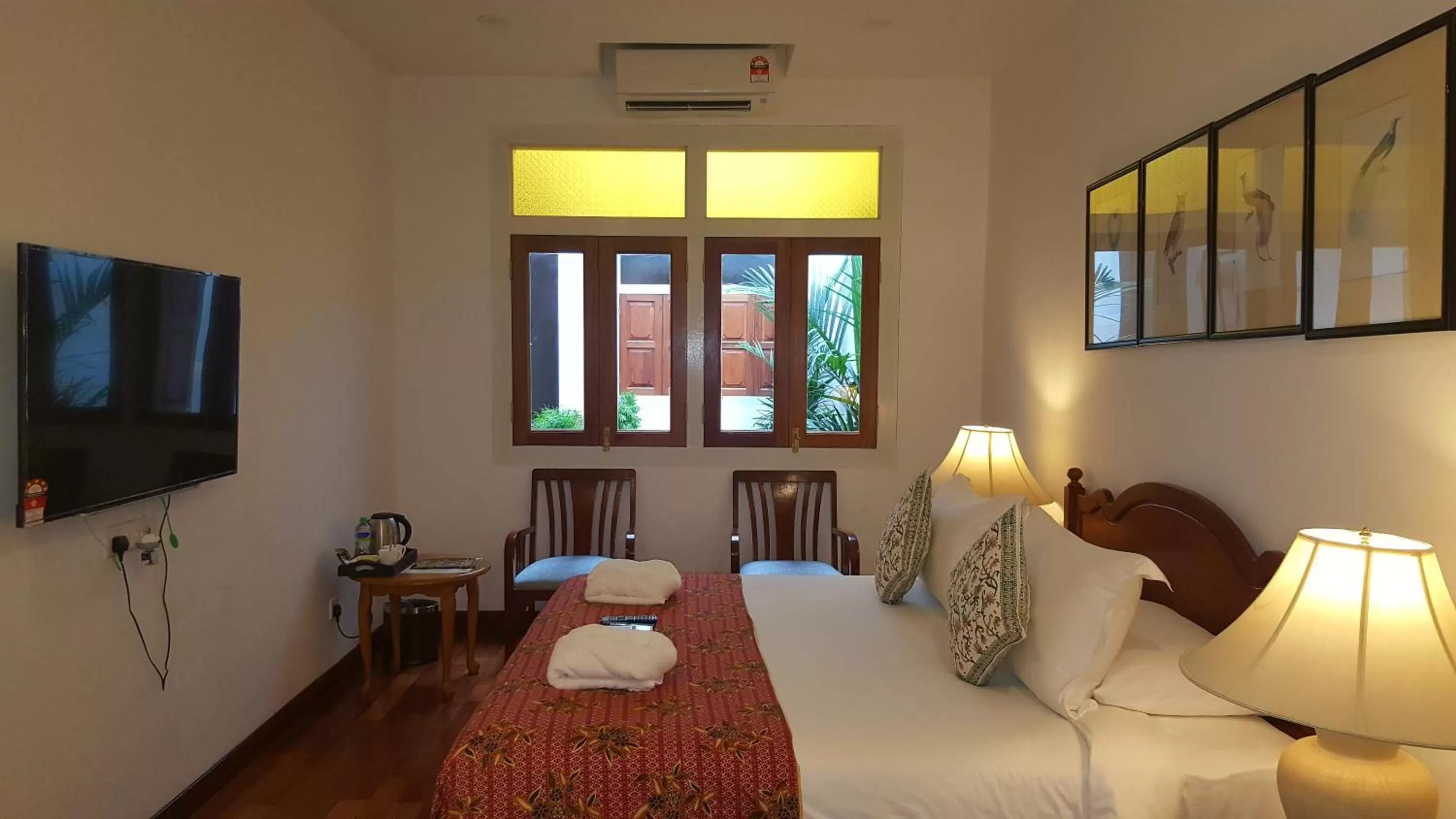 Bed in Heeren Straits Hotel