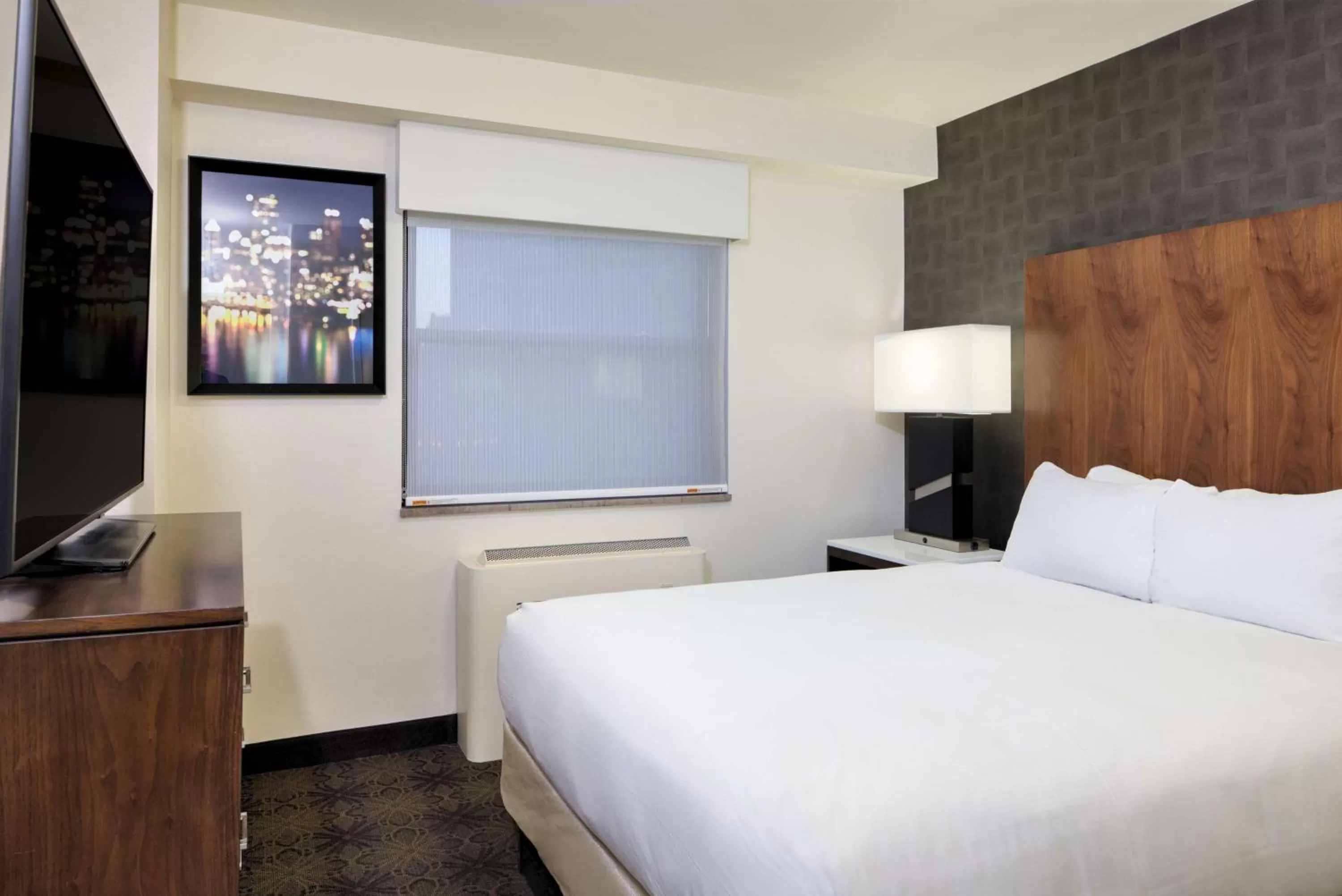Bed in DoubleTree by Hilton Hotel & Suites Pittsburgh Downtown