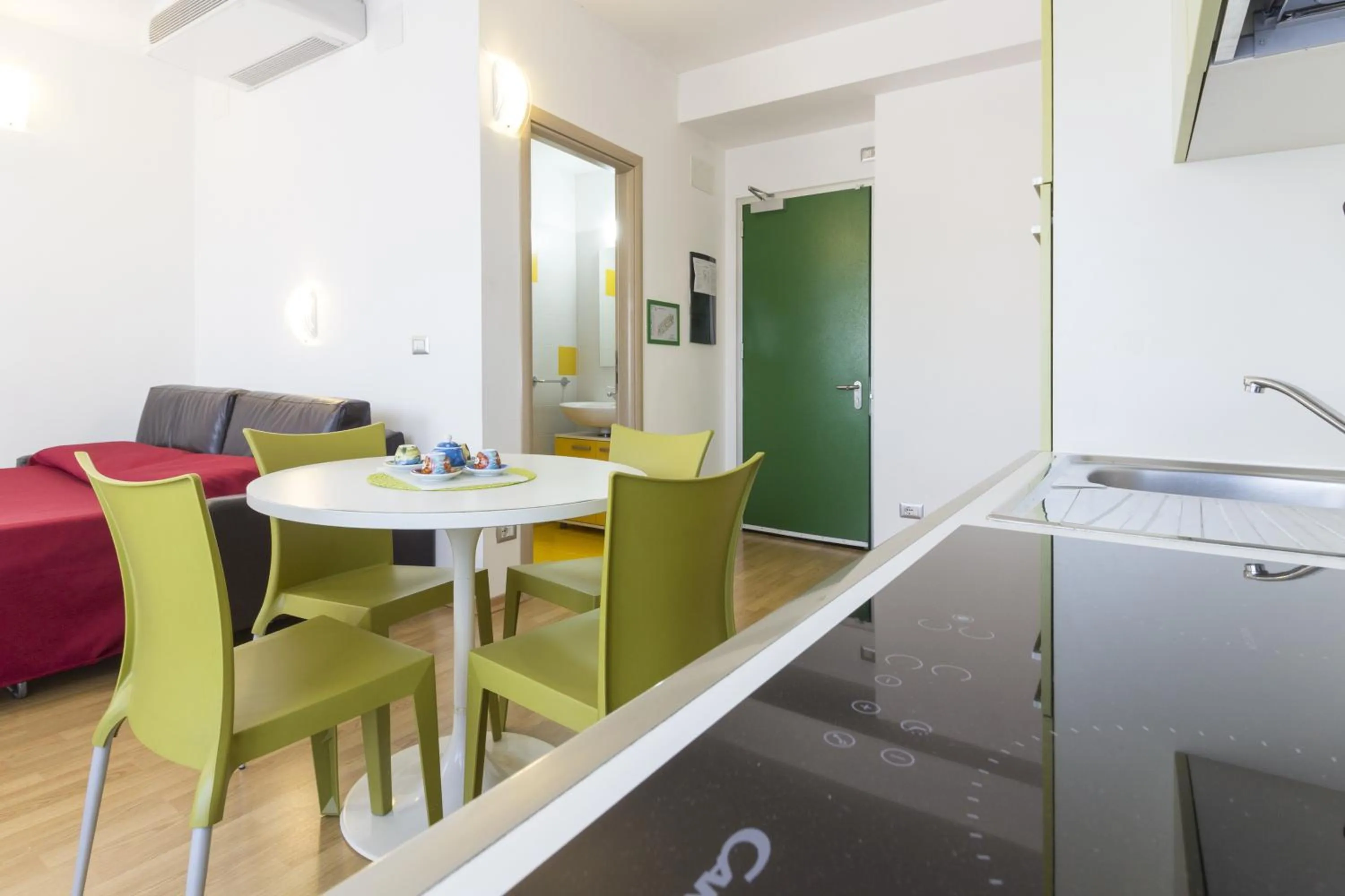 Photo of the whole room in Hotel Sharing