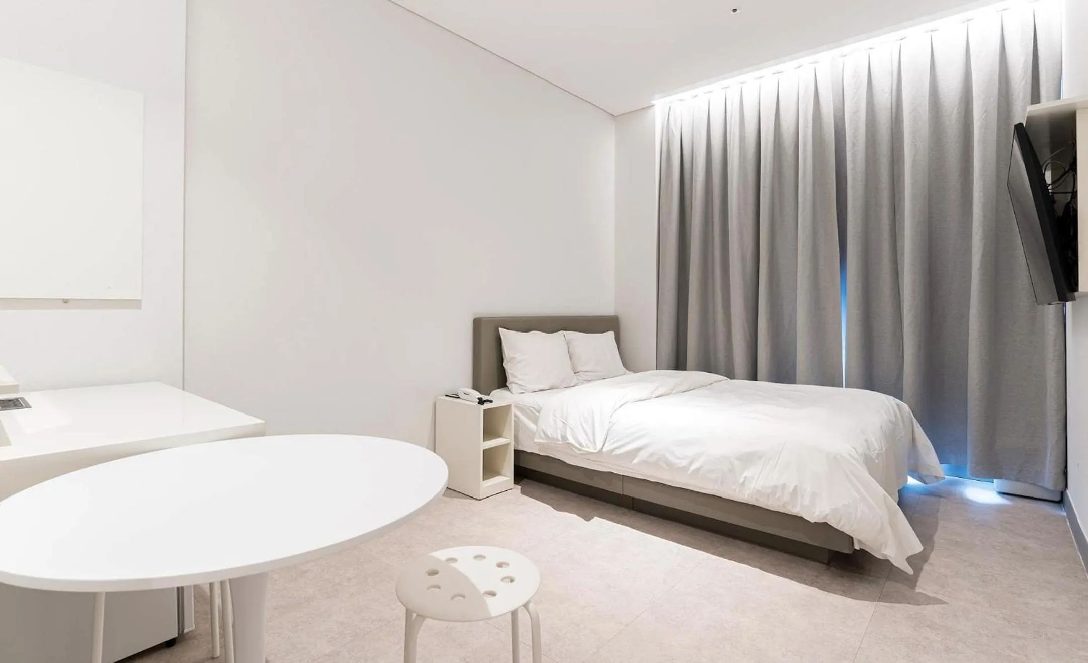 Bed in H Avenue Hotel Idae Shinchon