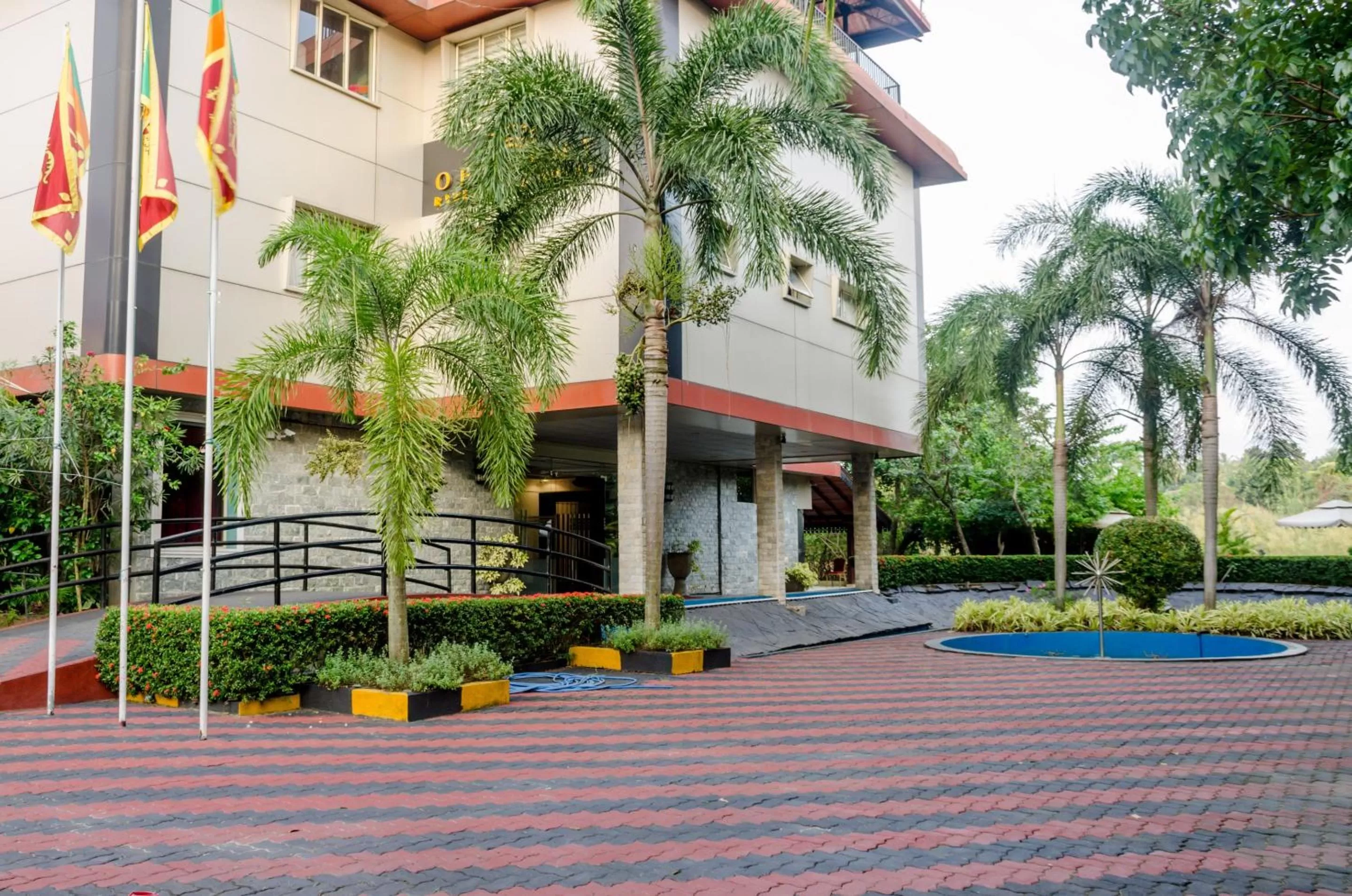Facade/entrance in Opulent River Face Hotel