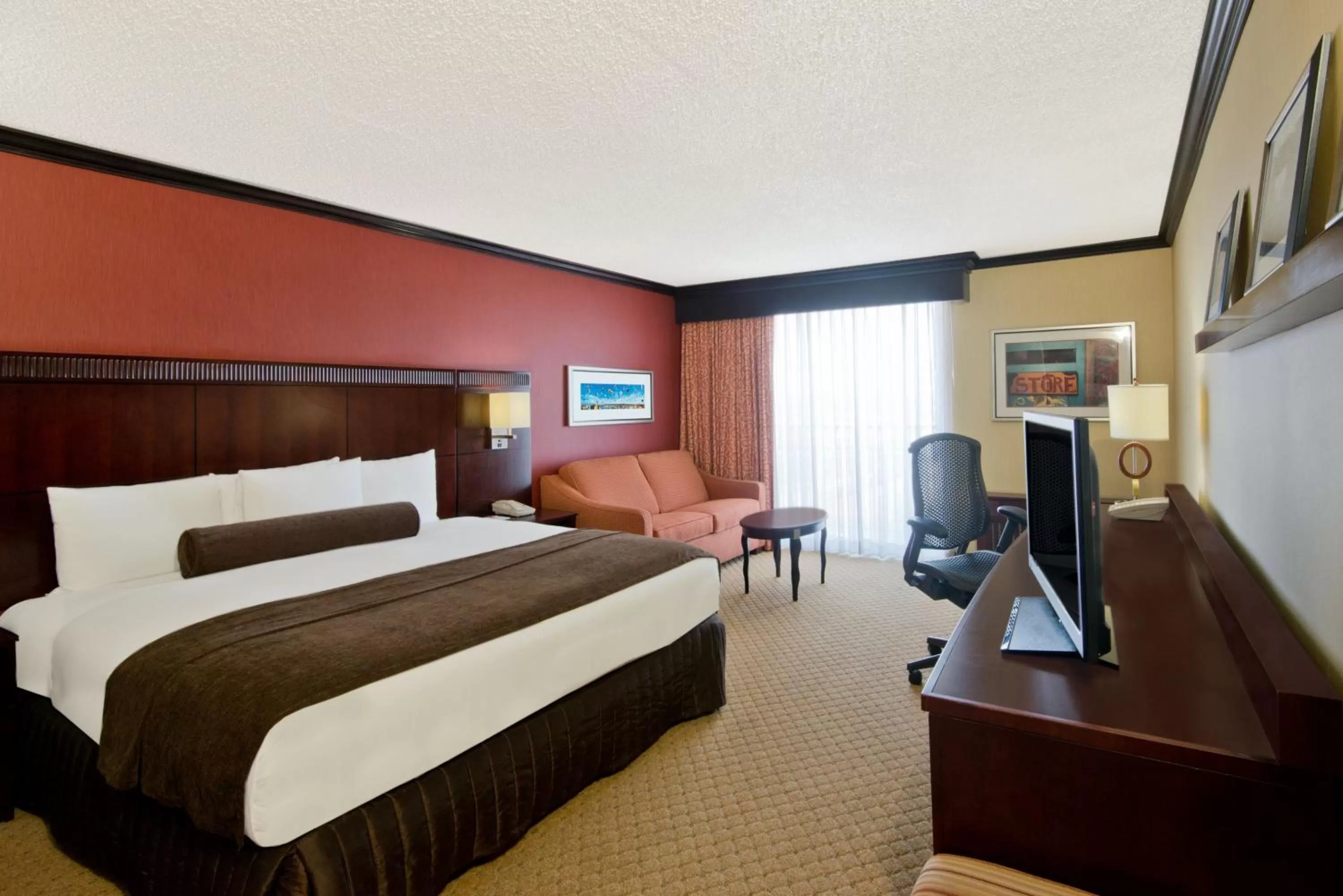 Photo of the whole room, Bed in Albuquerque Crowne Plaza by IHG