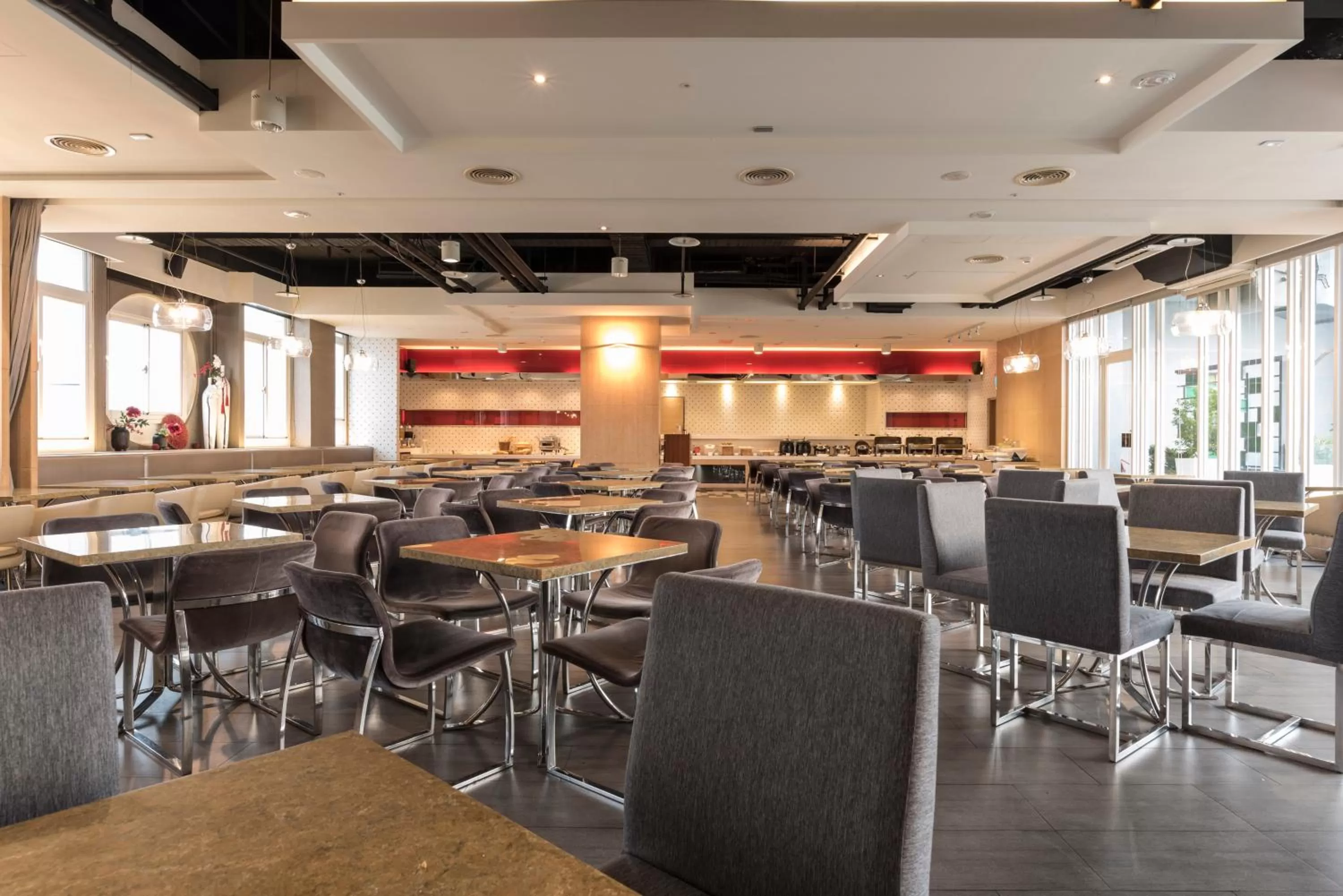 Restaurant/places to eat in Beacon Hotel