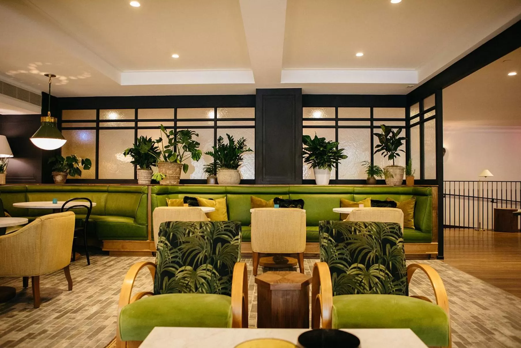 Restaurant/places to eat in Hotel Emeline