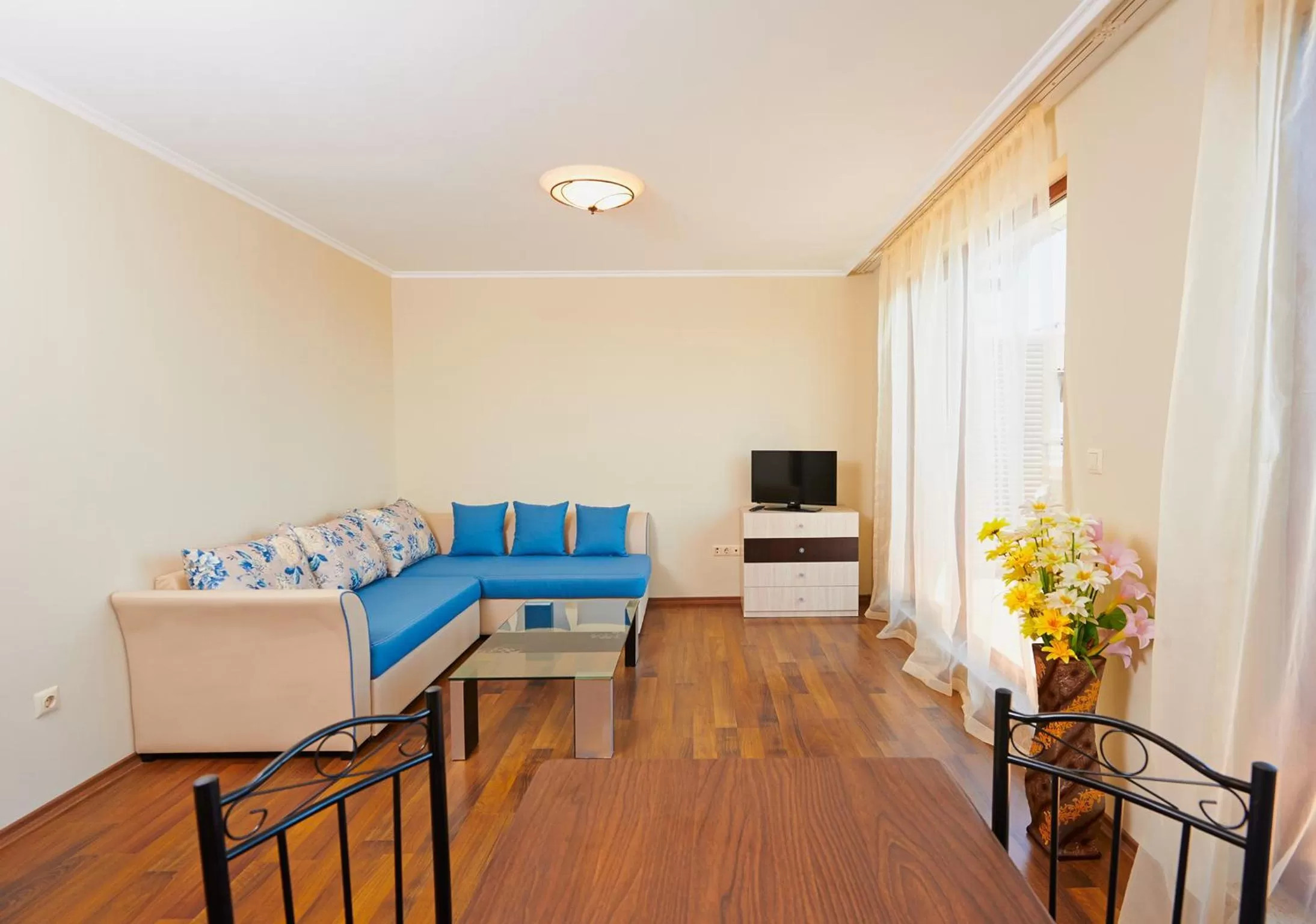 Living room in Rose Gardens Apart Hotel