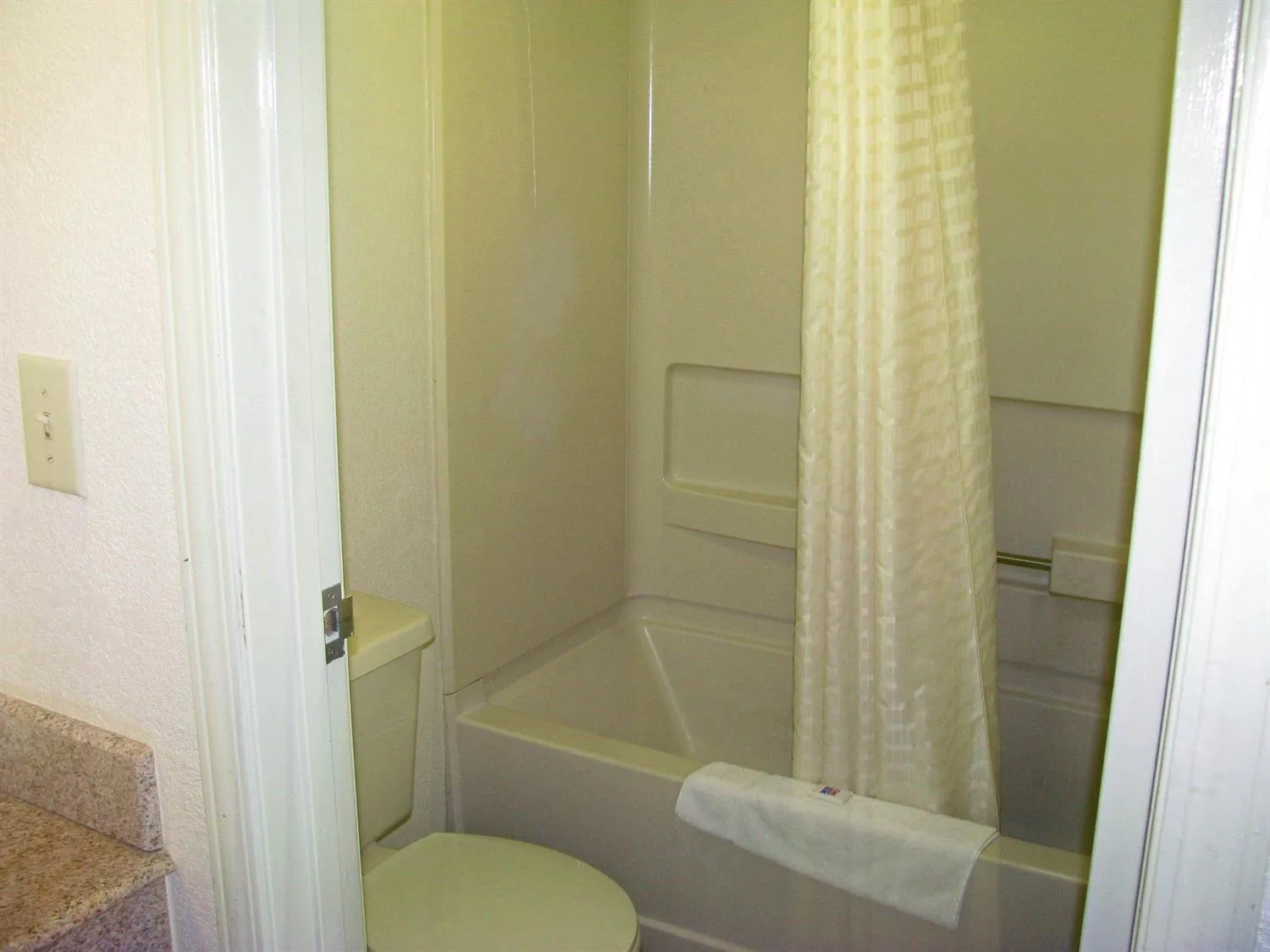 Bathroom in Motel 6-Dayton, OH - Englewood