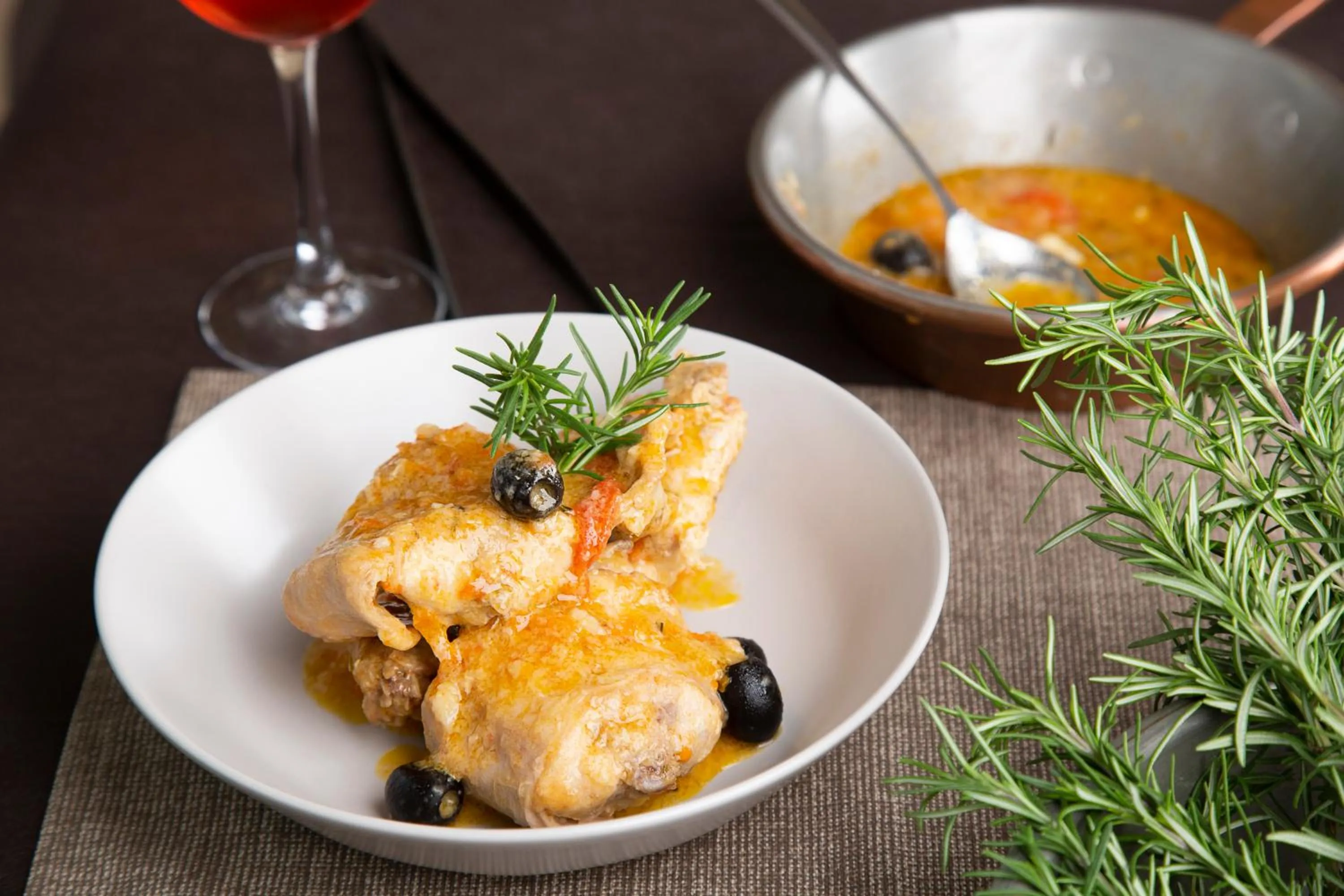 Restaurant/places to eat in Hotel Iris