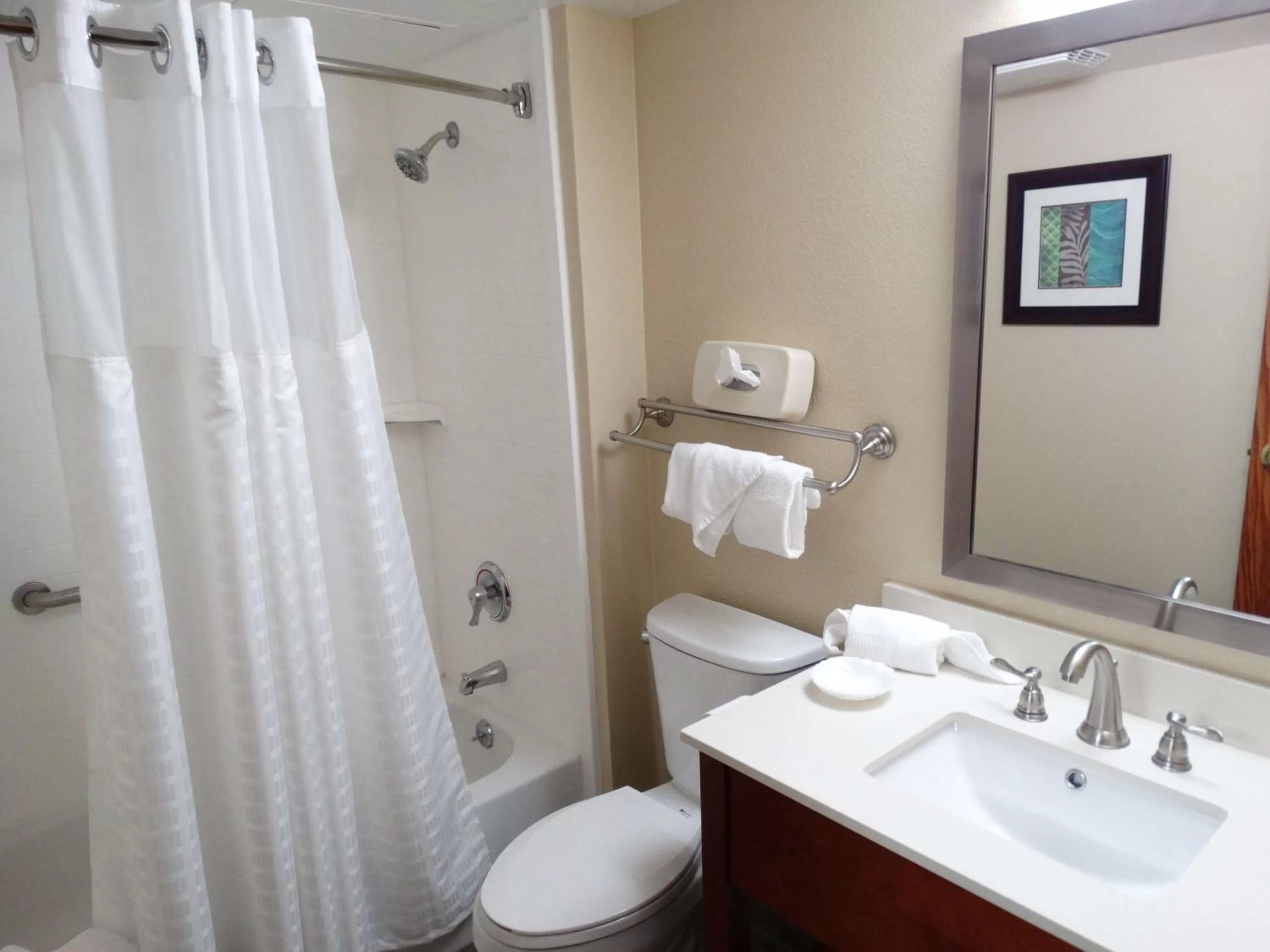 Bathroom in Best Western Warren Hotel