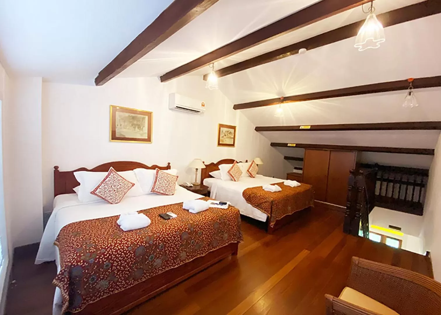 Bed in Heeren Straits Hotel