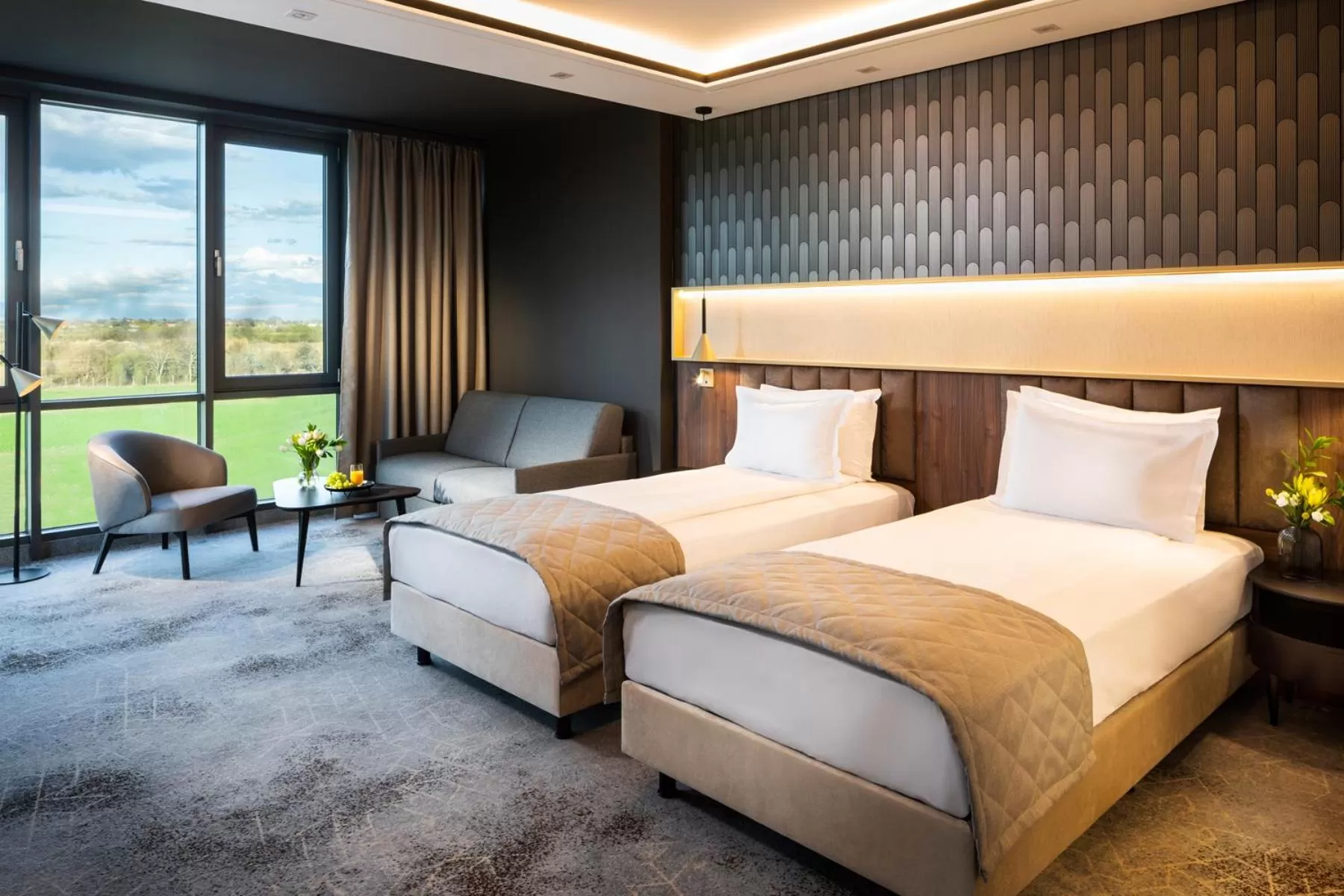 Bed in Kings' Valley Medical & Spa Hotel