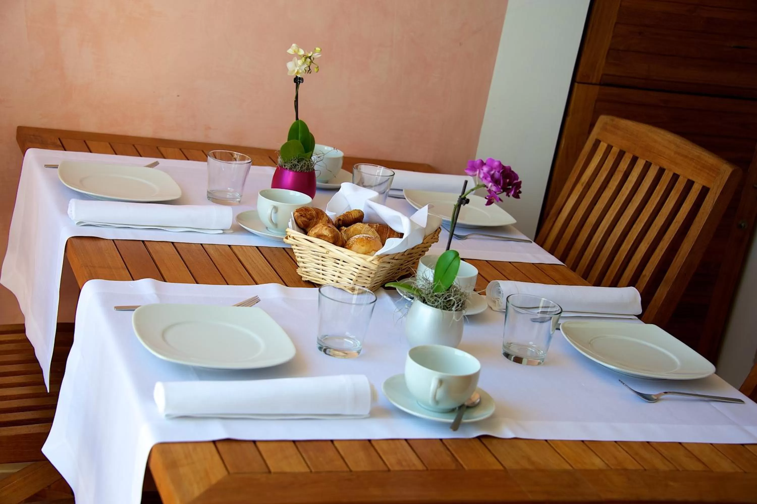 Restaurant/places to eat in Villa Lieta