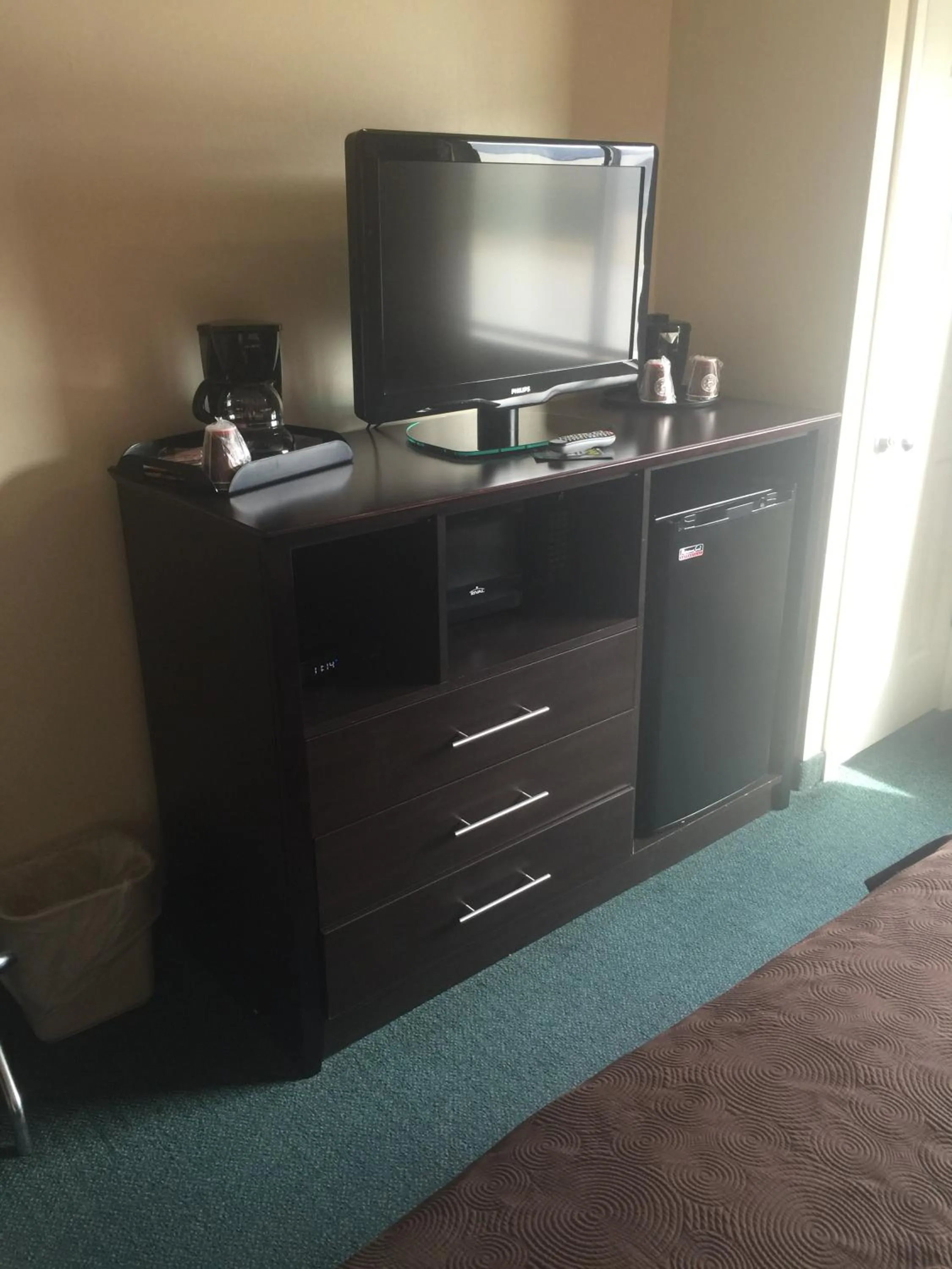 TV and multimedia, TV/Entertainment Center in AmericInn by Wyndham Salina