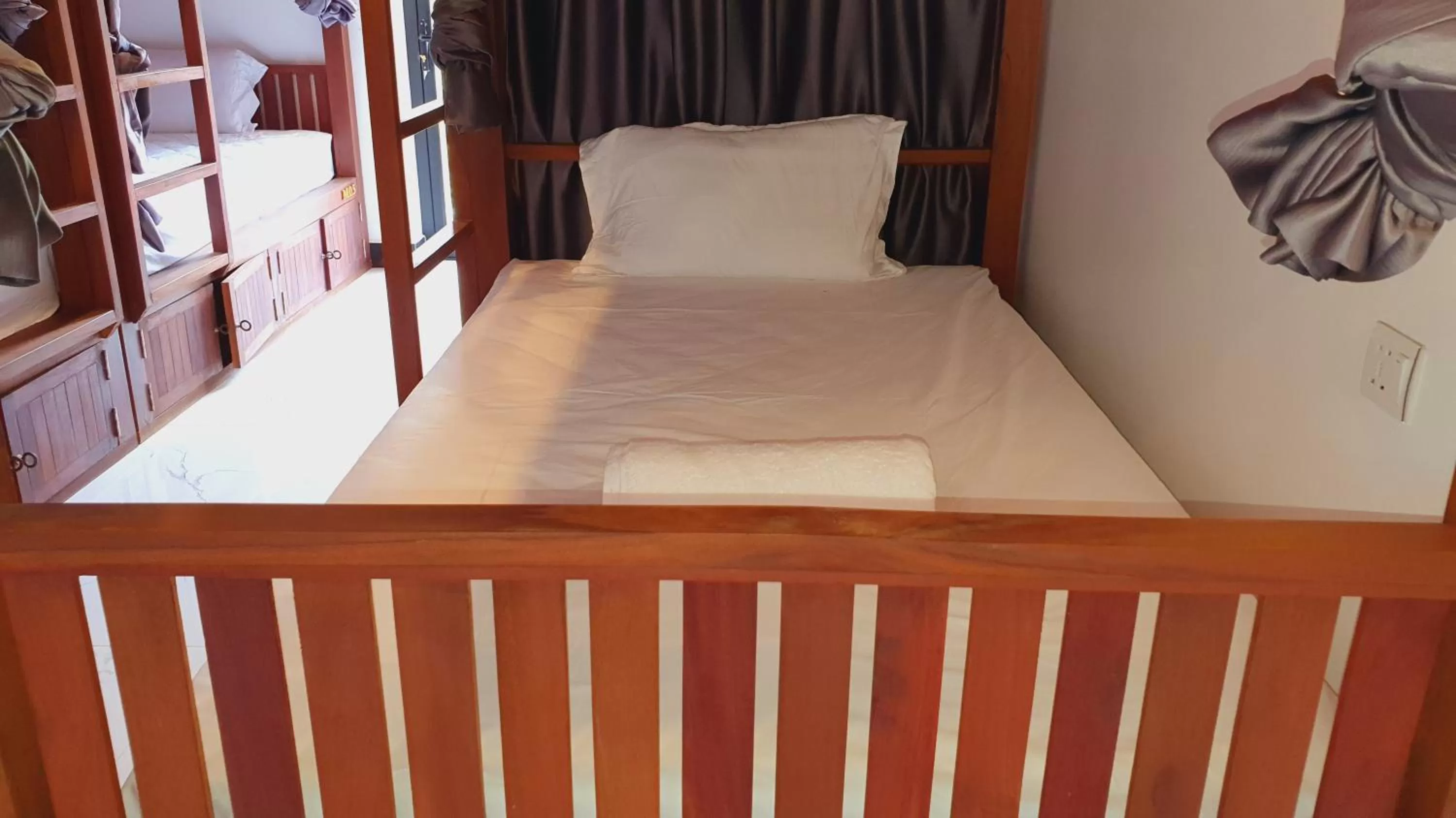 Bed in Long Night Siem Reap Hotel